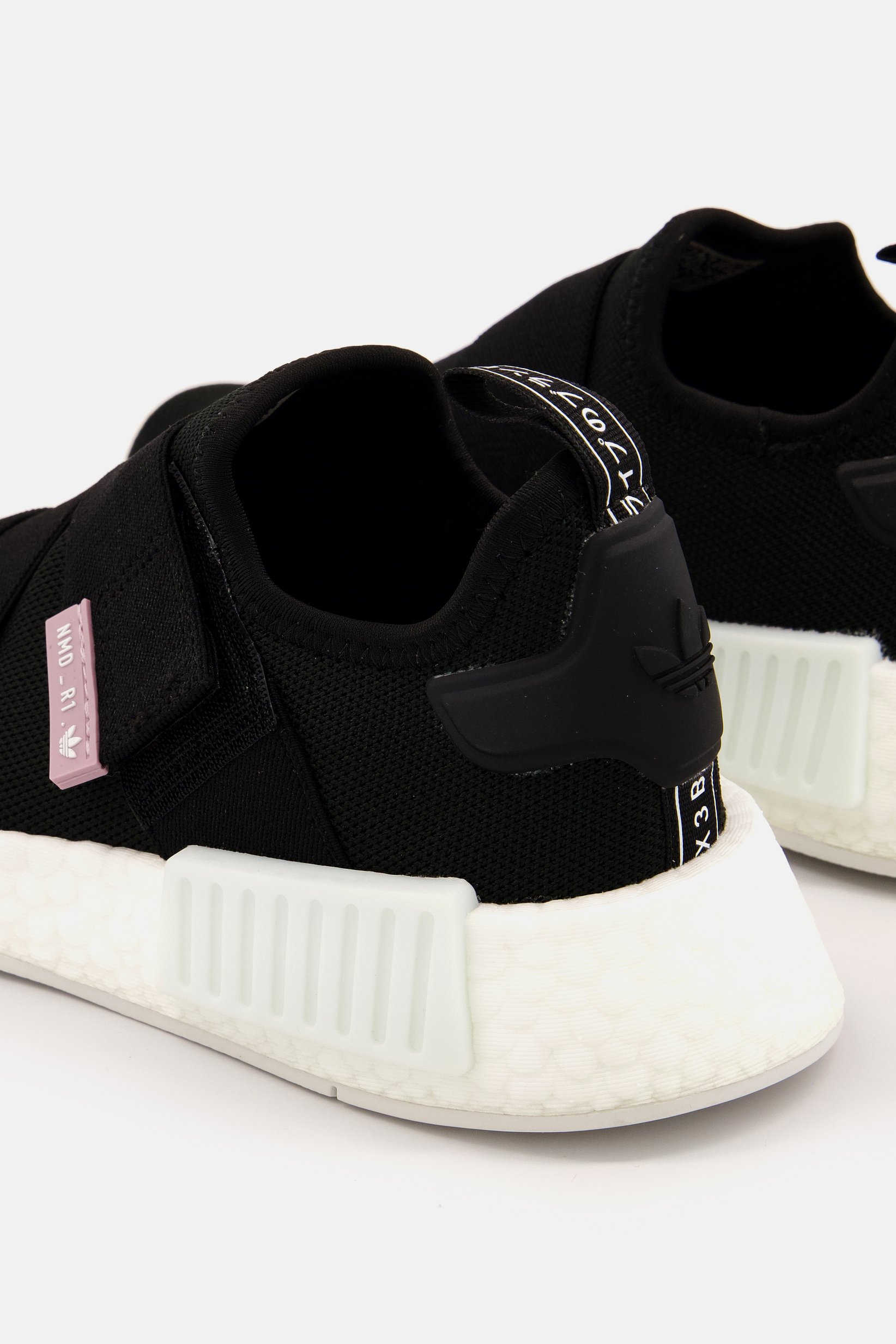Women Nmd R1 Lace Up Training Shoes, Black
