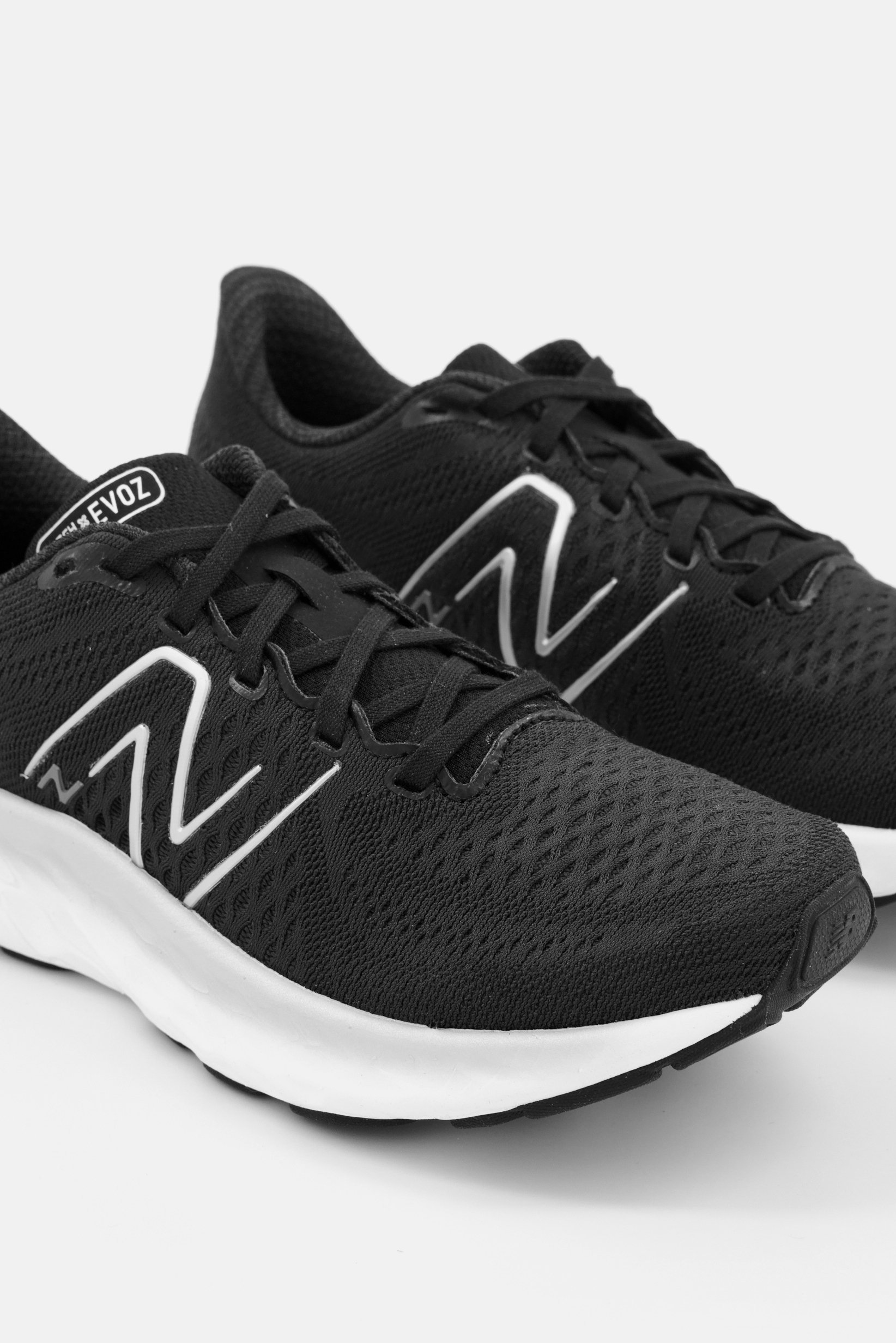 Women WEVOZLK3 Brand Logo Sport Shoes, Black