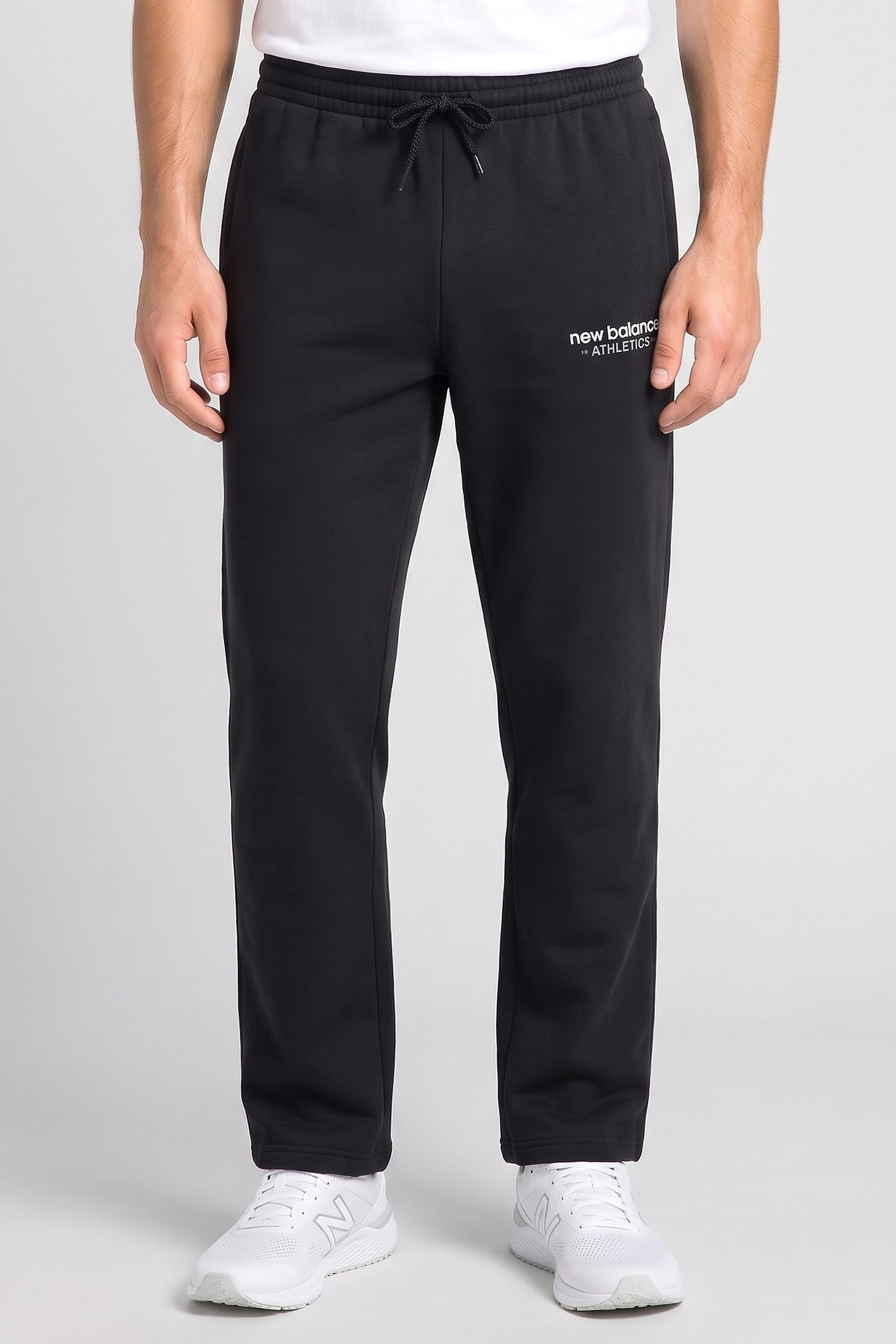 Men Sportswear Fit Outdoor Sweatpants, Black