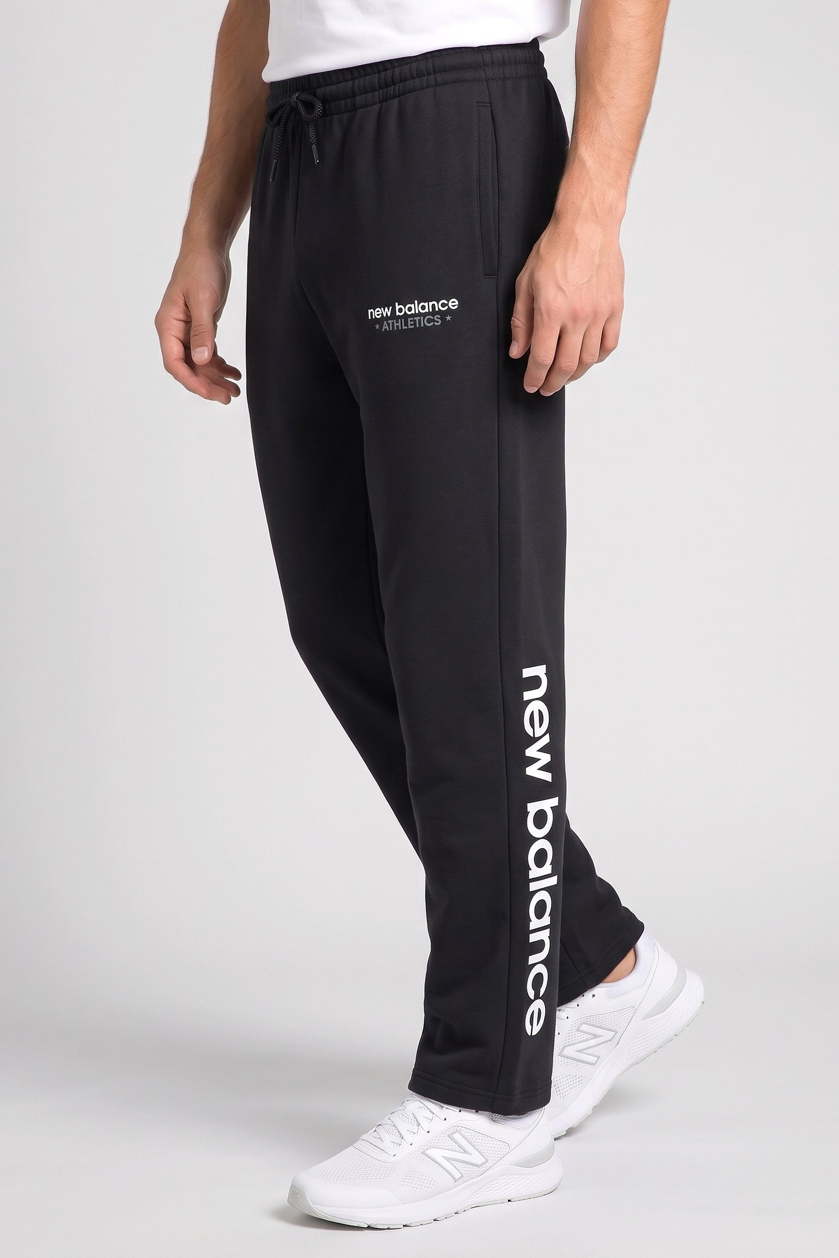 Men Sportswear Fit Outdoor Sweatpants, Black