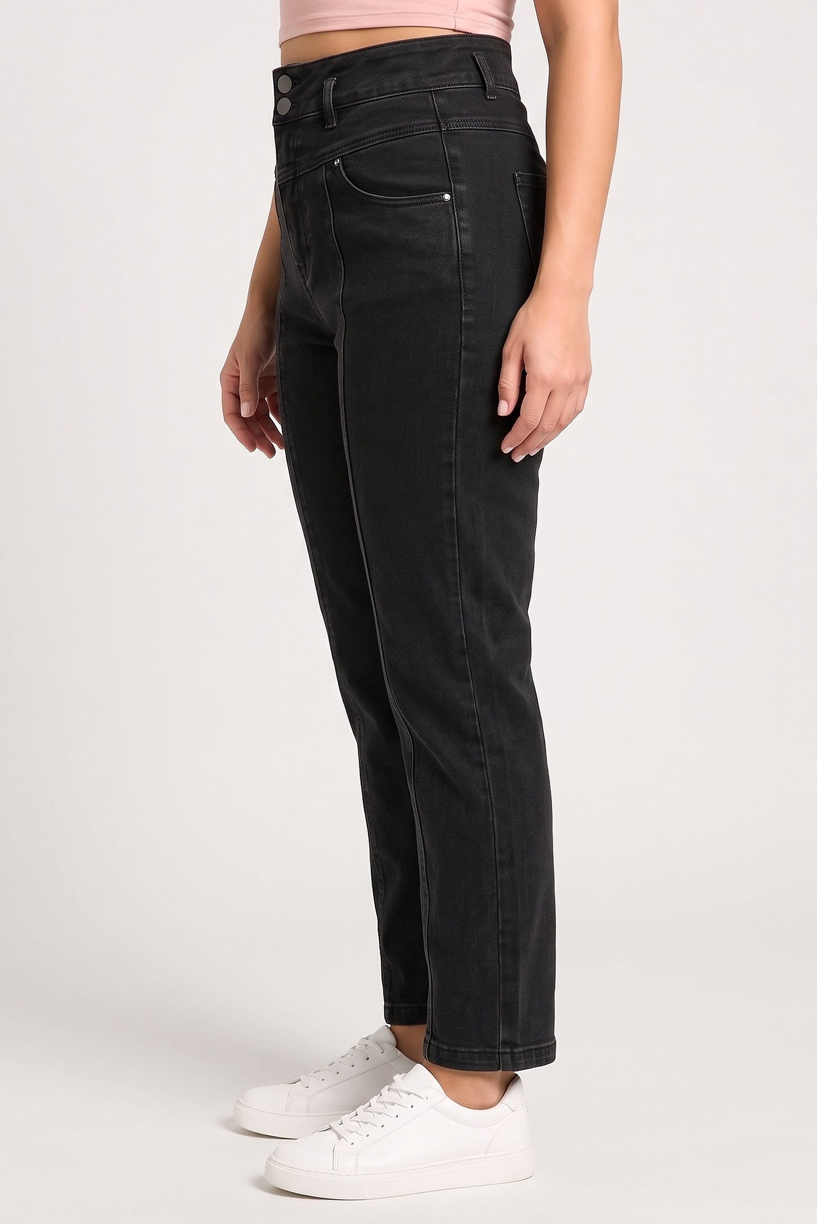 Women Carrot Fit Washed Stretchable Jeans, Black