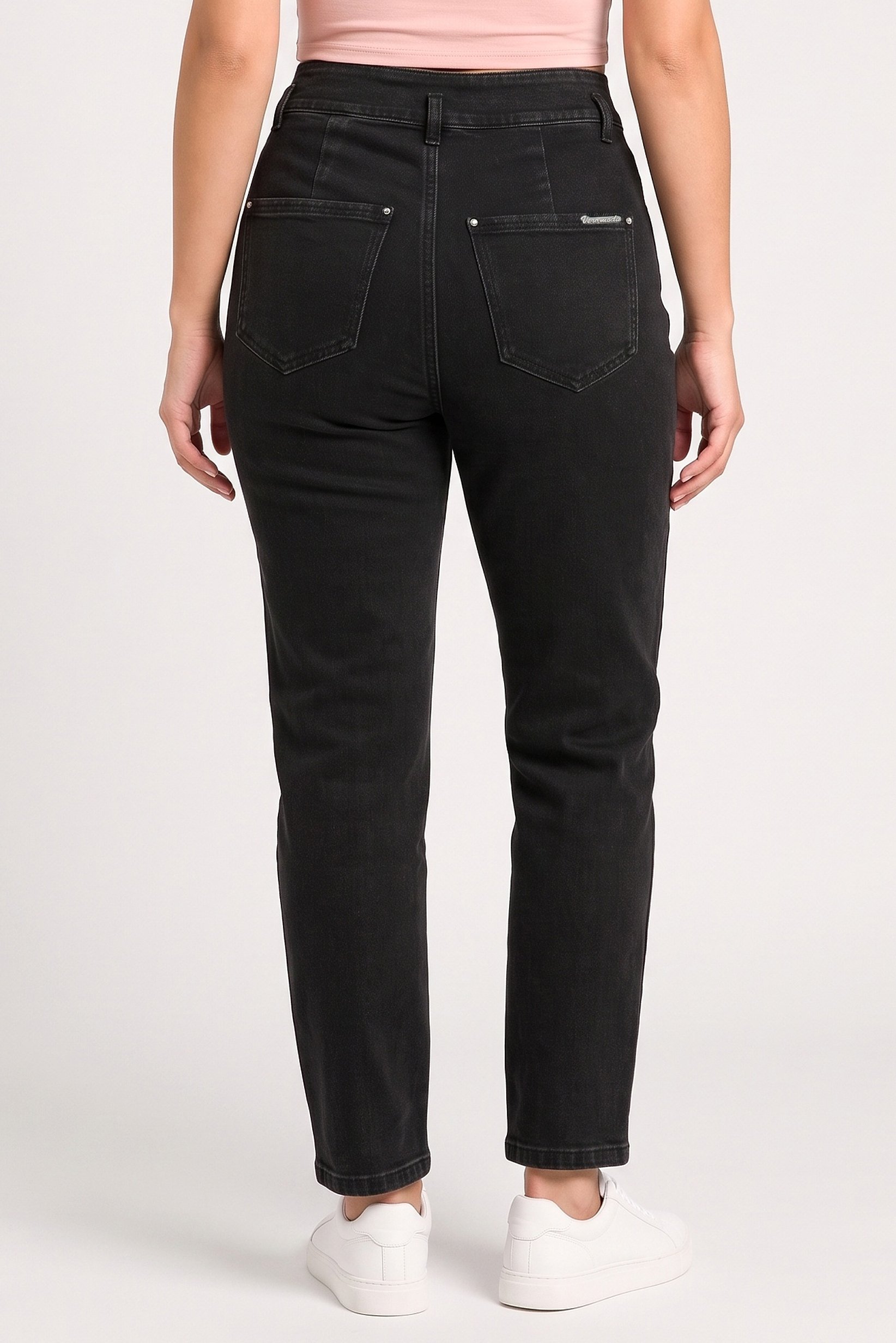 Women Carrot Fit Washed Stretchable Jeans, Black