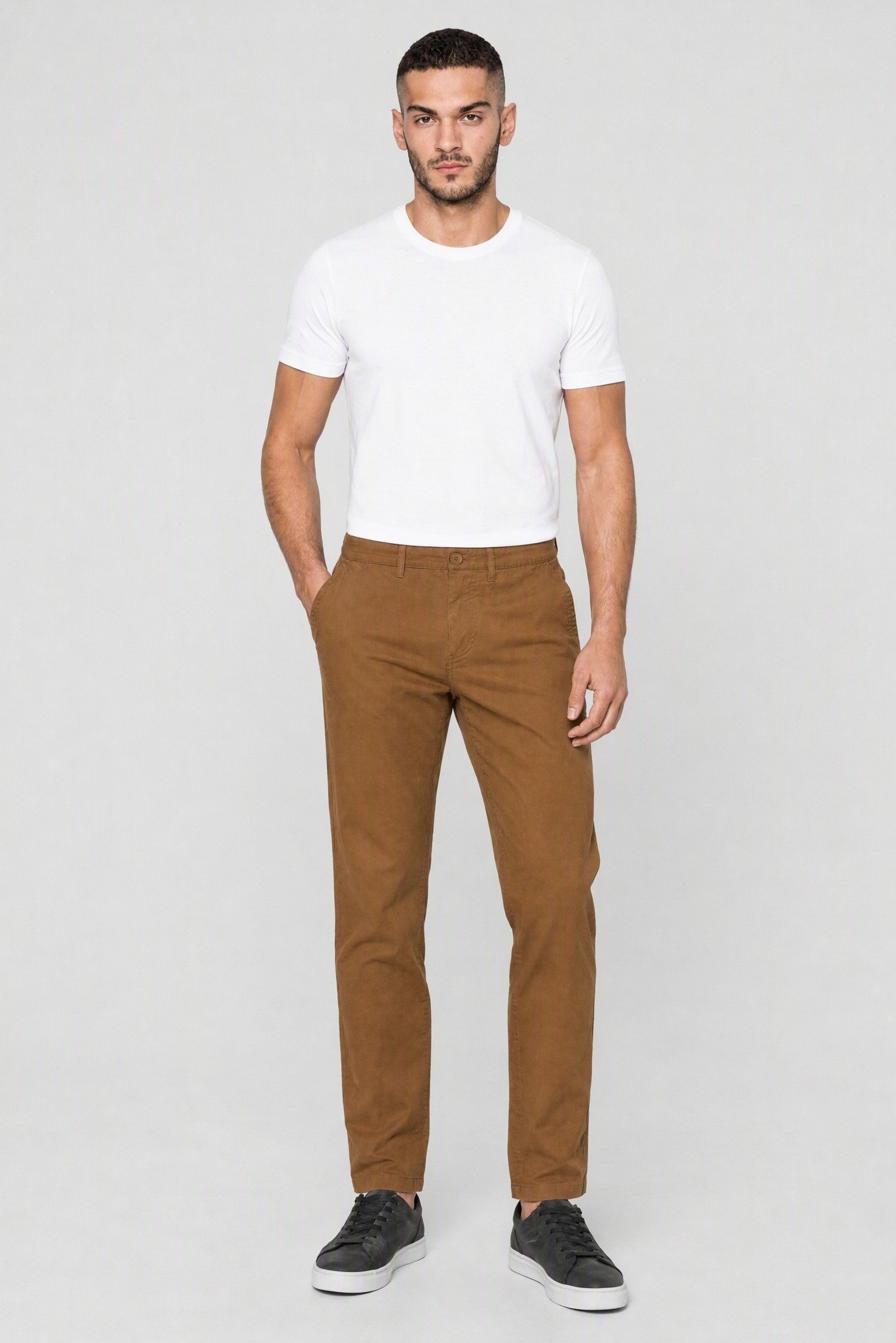 Men Slim Fit Solid Chino Pants, Brown