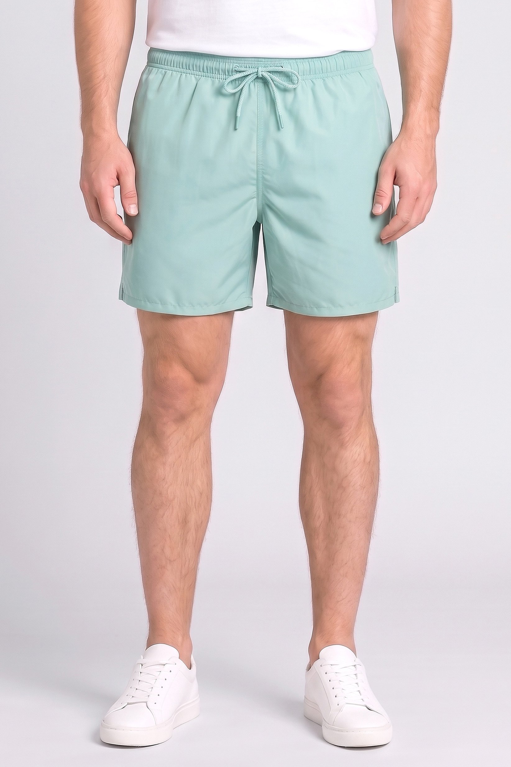 Men Solid Basic Shorts, Green