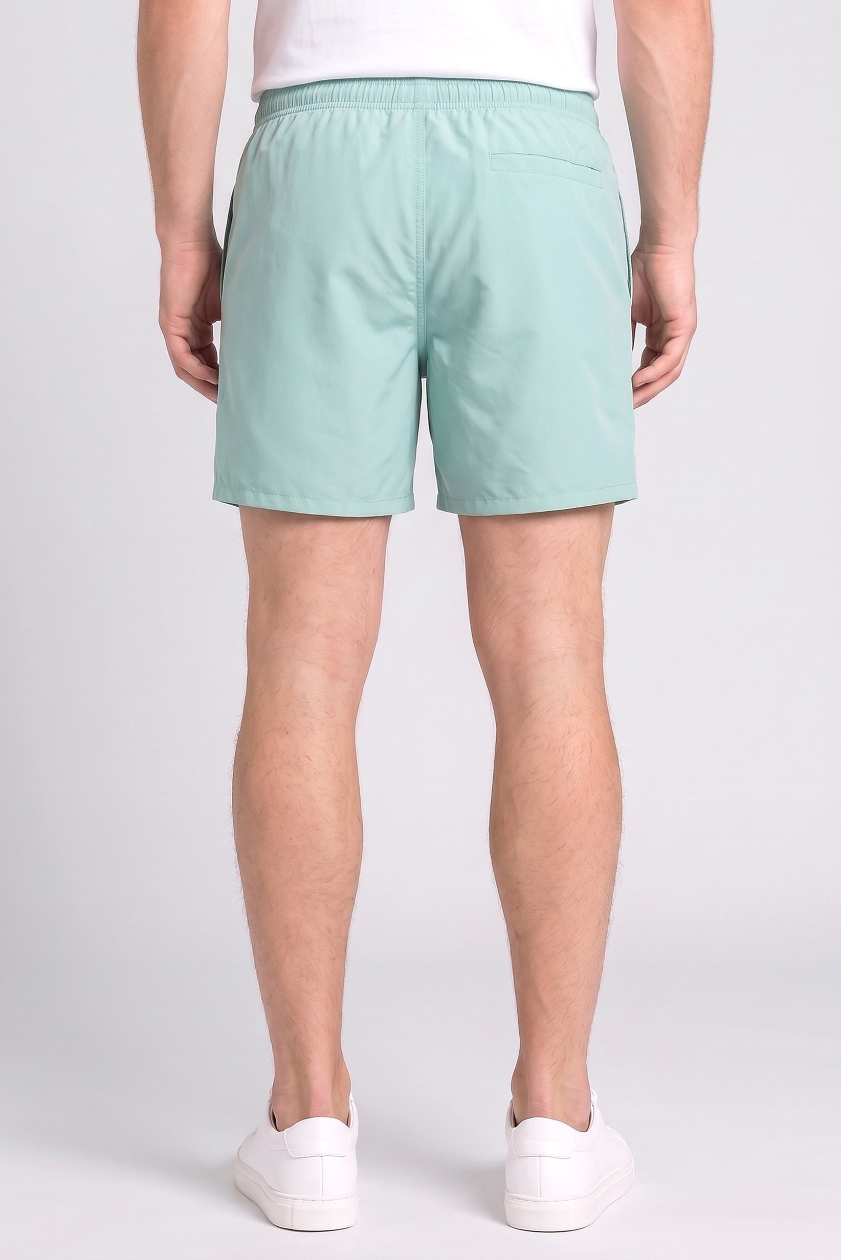 Men Solid Basic Shorts, Green