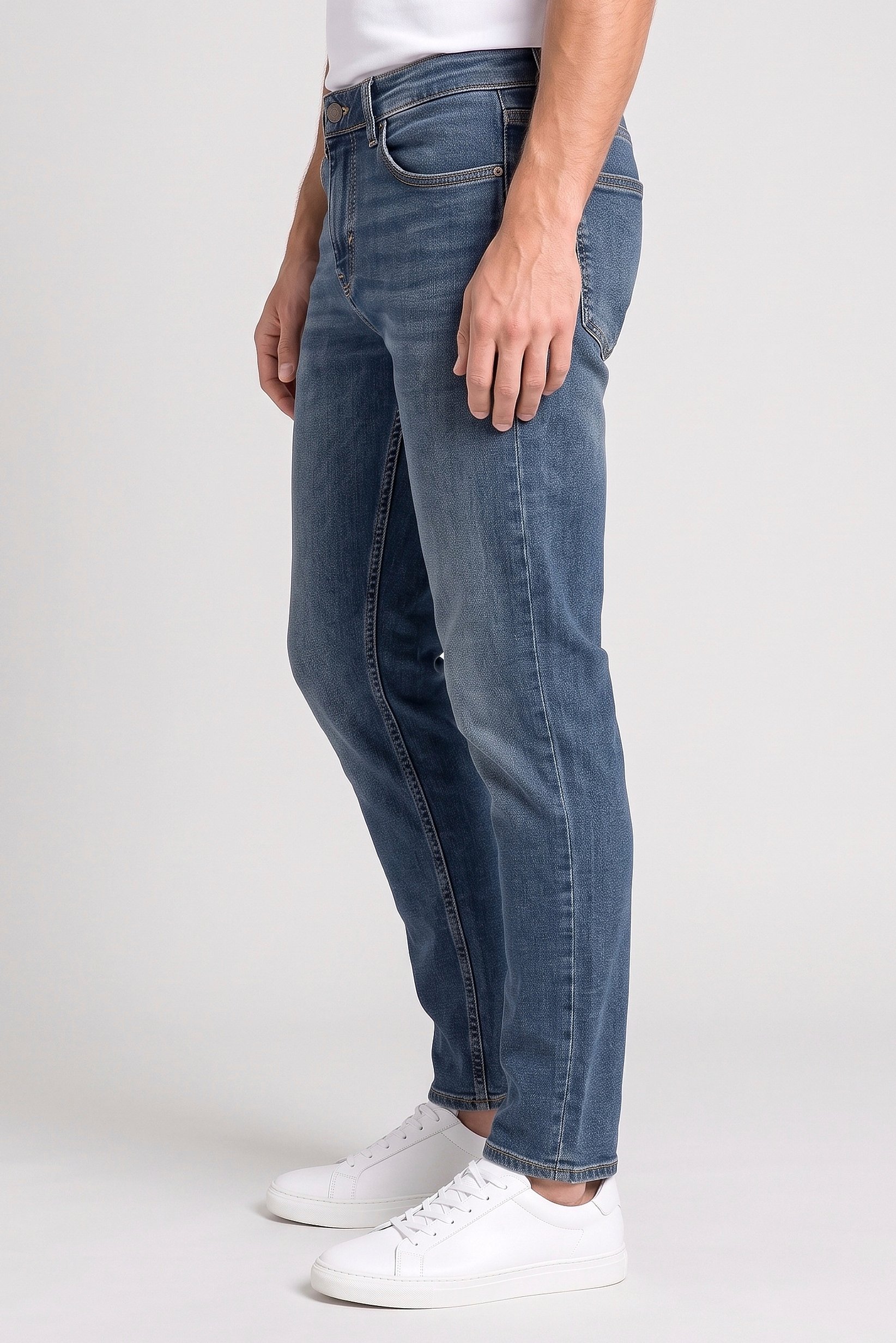 Men Slim Fit Solid Washed Stretchable Jeans, Blue