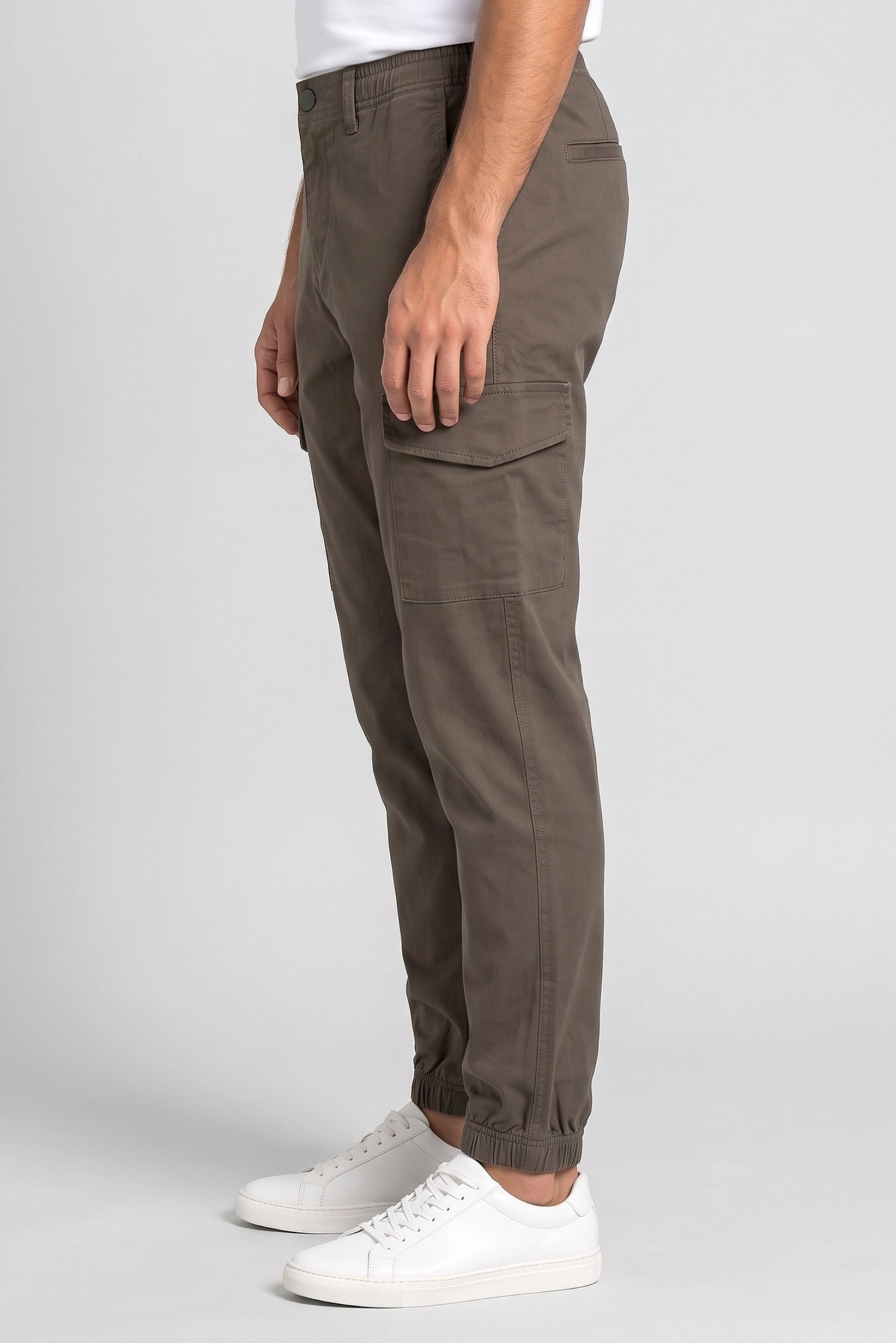 Men Slim Fit Solid Cargo Pants, Olive