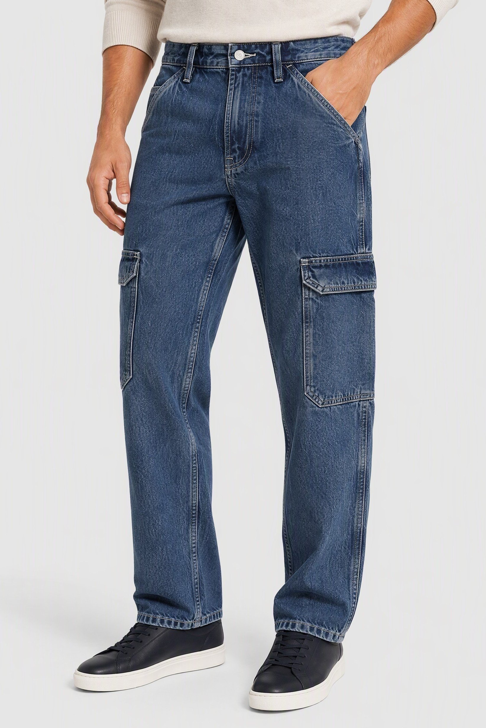 Men Loose Fit Non Stretchable Cargo Jeans, Washed Blue