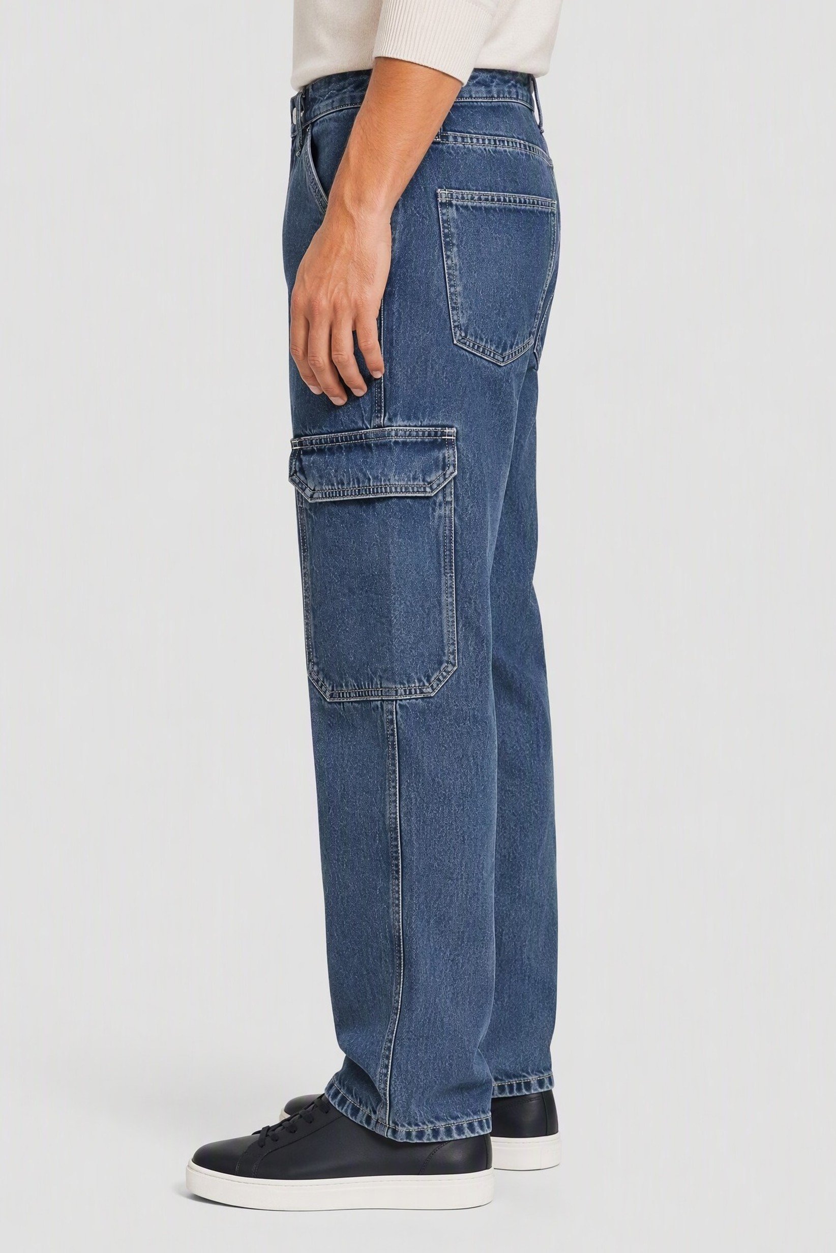 Men Loose Fit Non Stretchable Cargo Jeans, Washed Blue