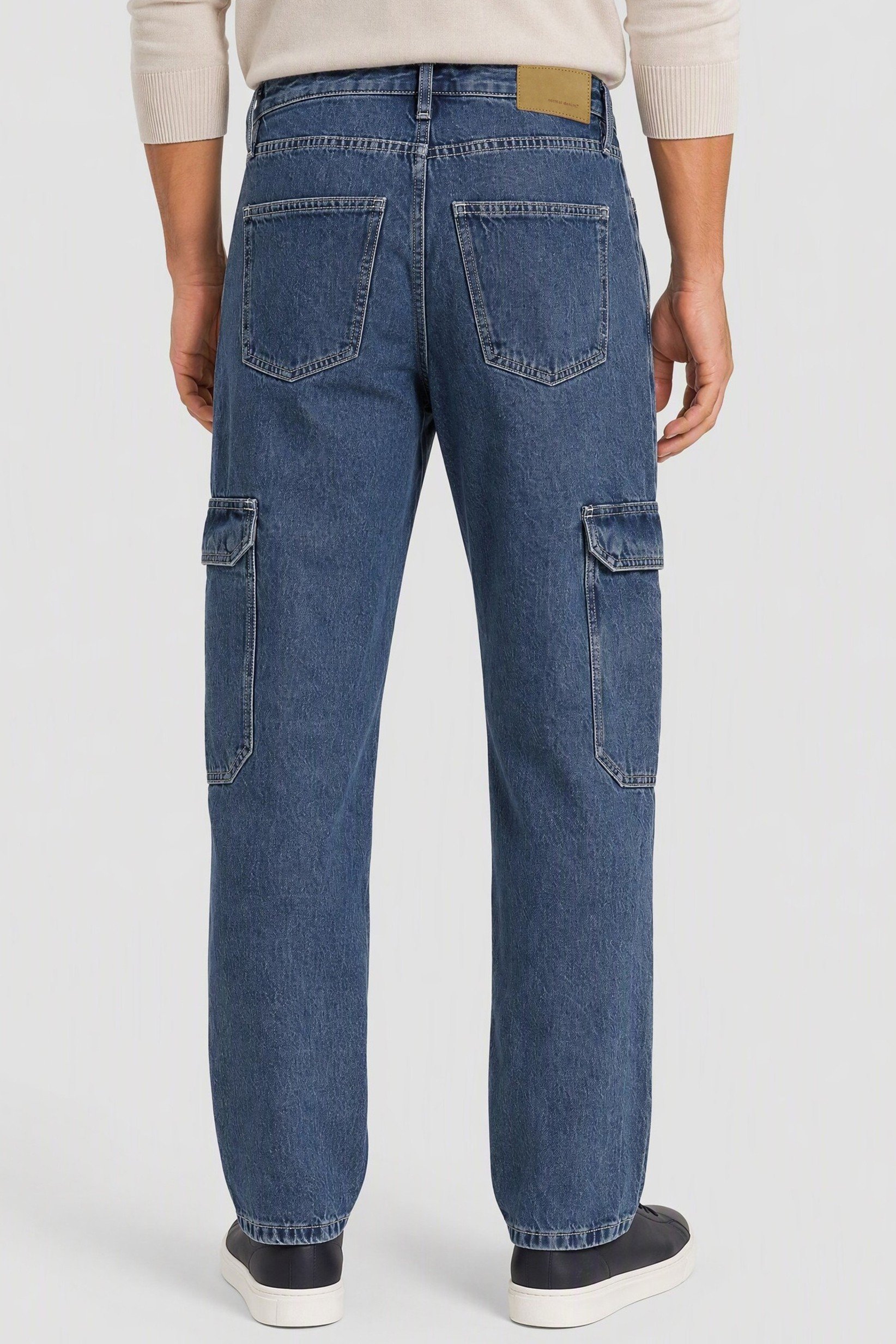 Men Loose Fit Non Stretchable Cargo Jeans, Washed Blue