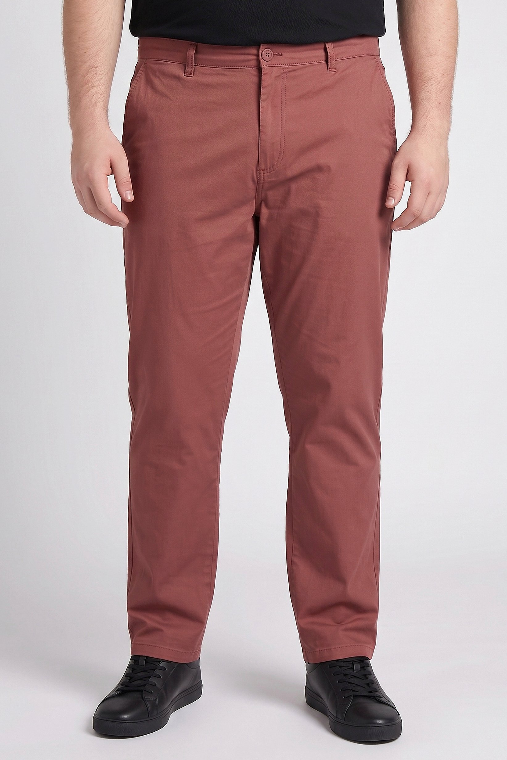 Men Straight Fit Solid Chino Pants, Maroon