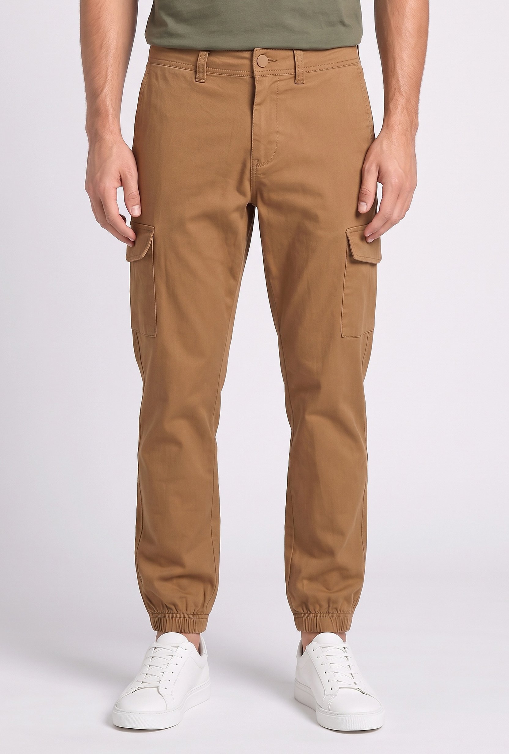 Men Slim Fit Solid Cargo Pants, Brown