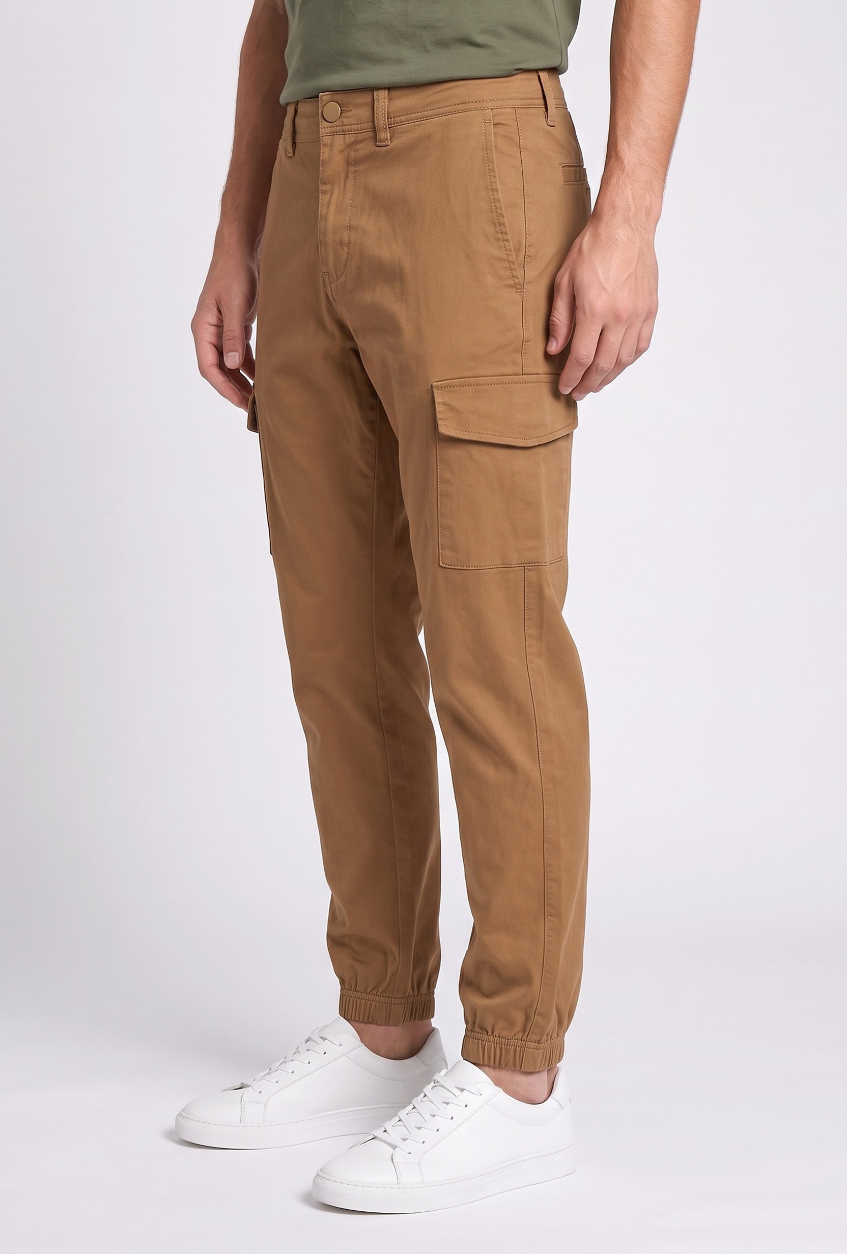 Men Slim Fit Solid Cargo Pants, Brown