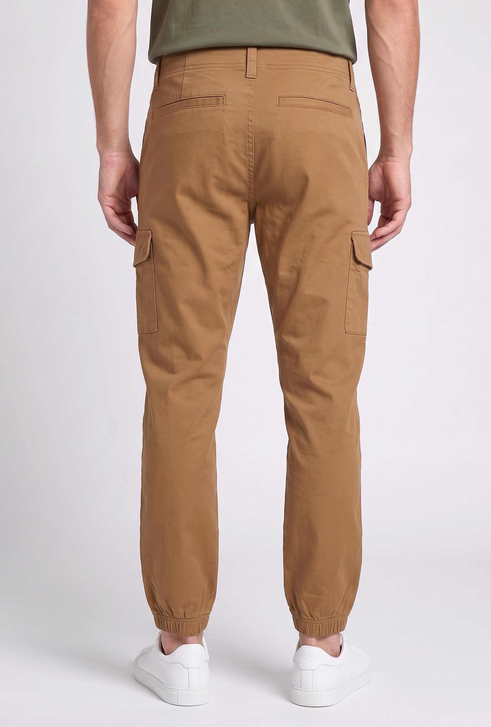 Men Slim Fit Solid Cargo Pants, Brown