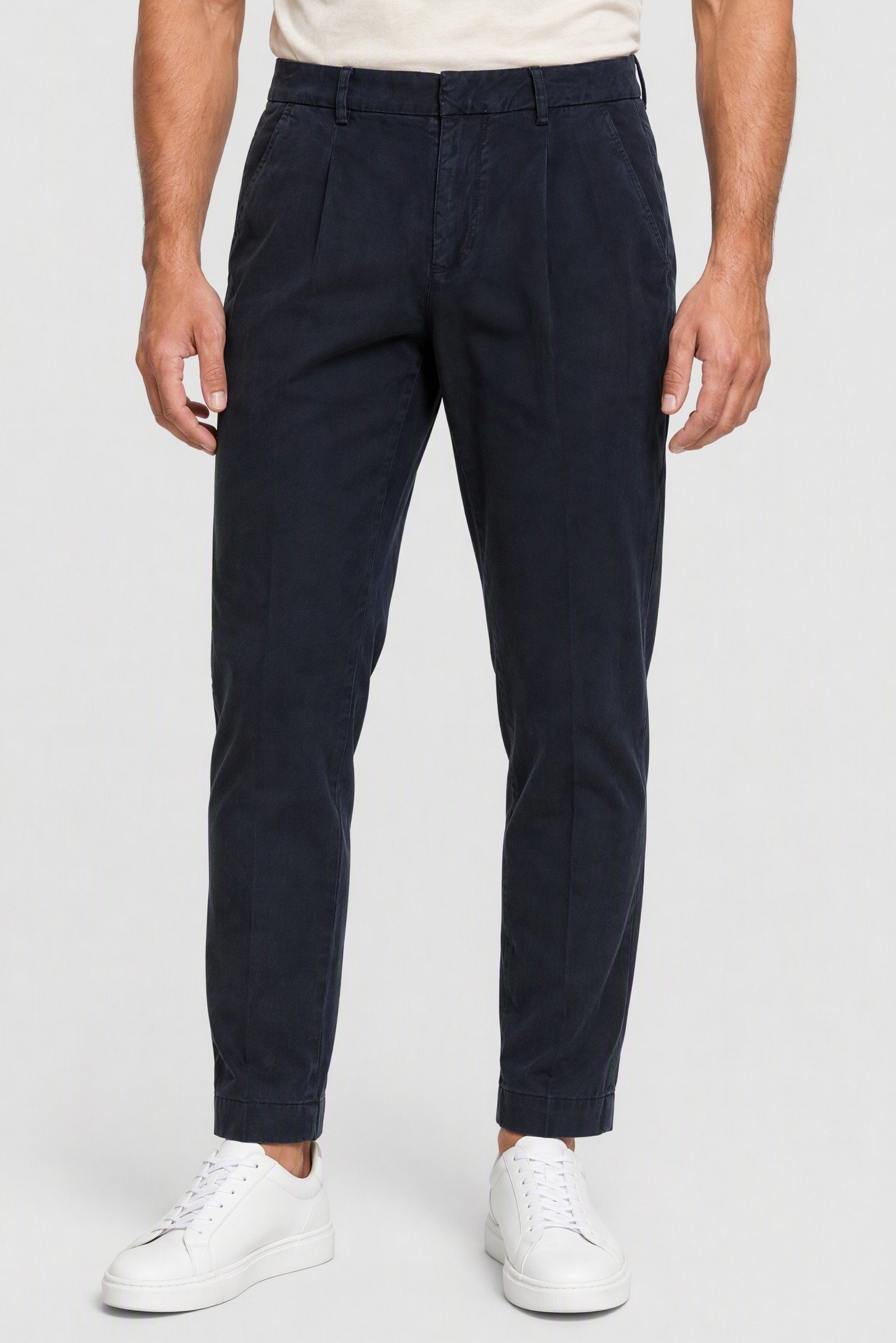 Men Slim Fit Solid Chino Pants, Navy
