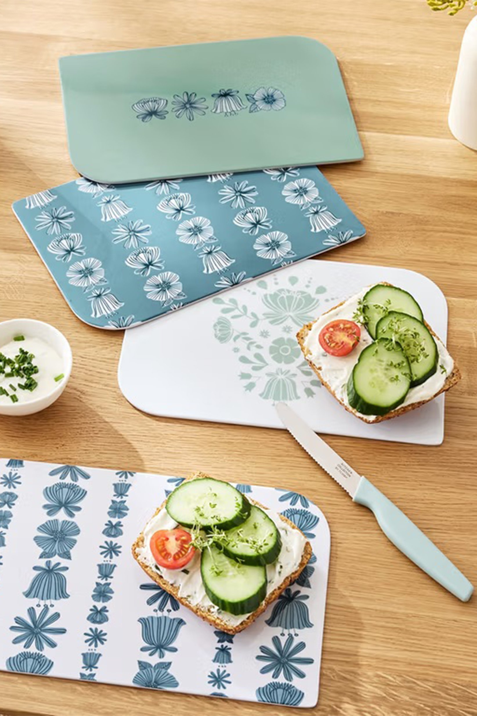 4 Pieces Melamine Breakfast Trays, Multicolor