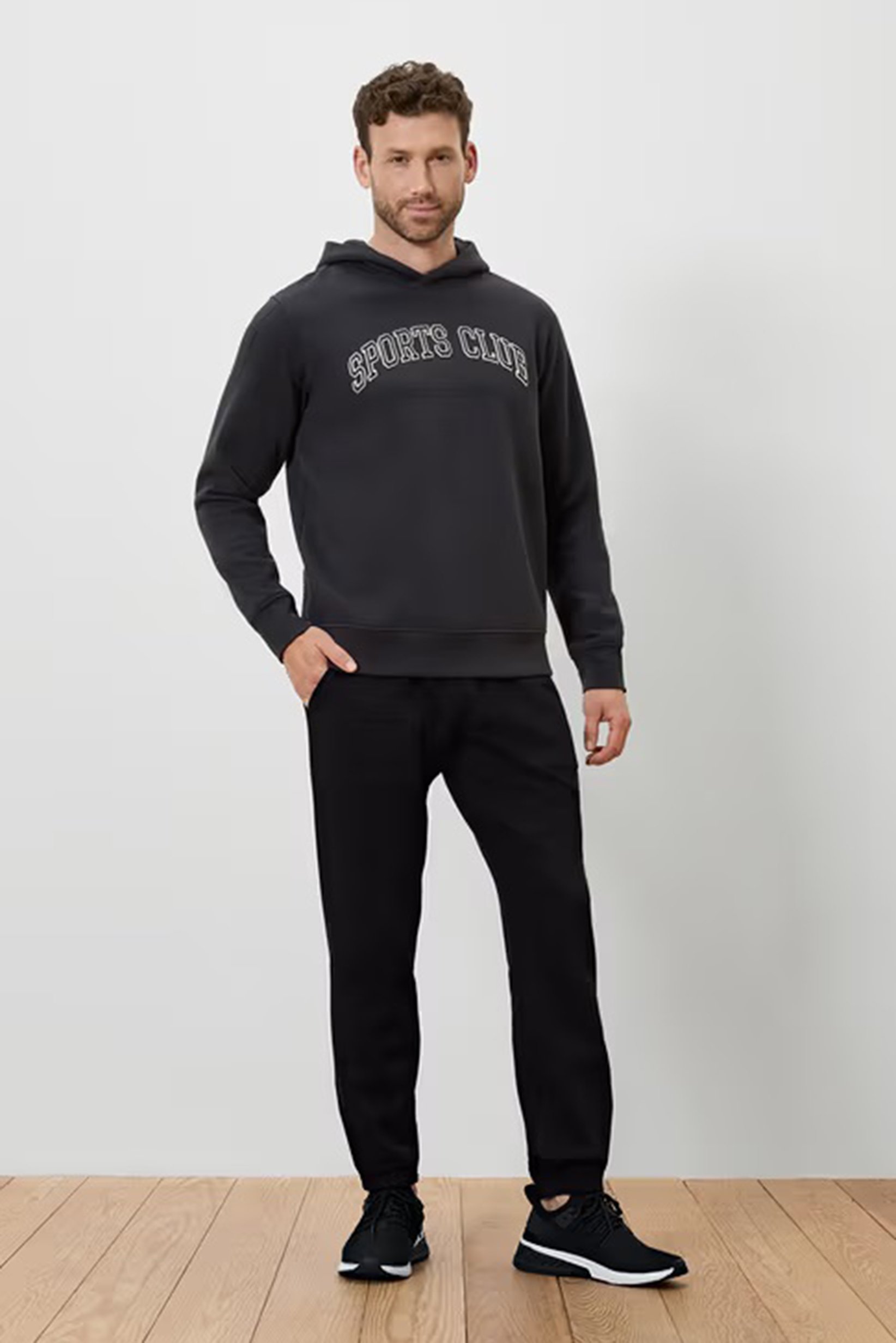 Men Sportswear Fit Outdoor Sweatpants, Black