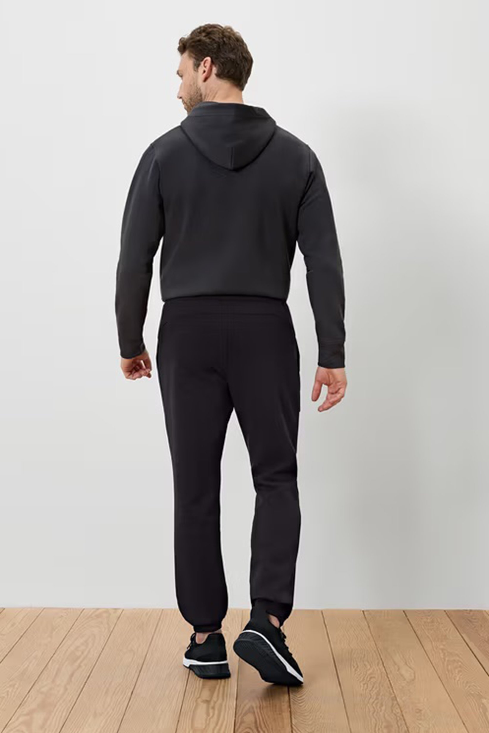 Men Sportswear Fit Outdoor Sweatpants, Black
