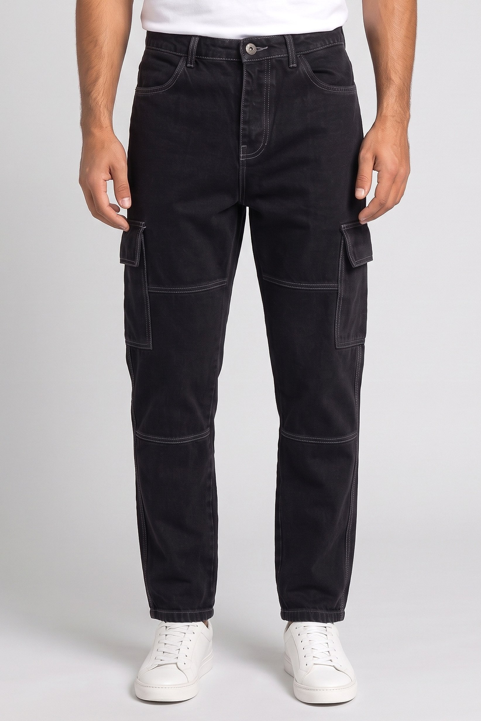 Men Loose Fit Solid Non-Stretchable Cargo Jeans, Black