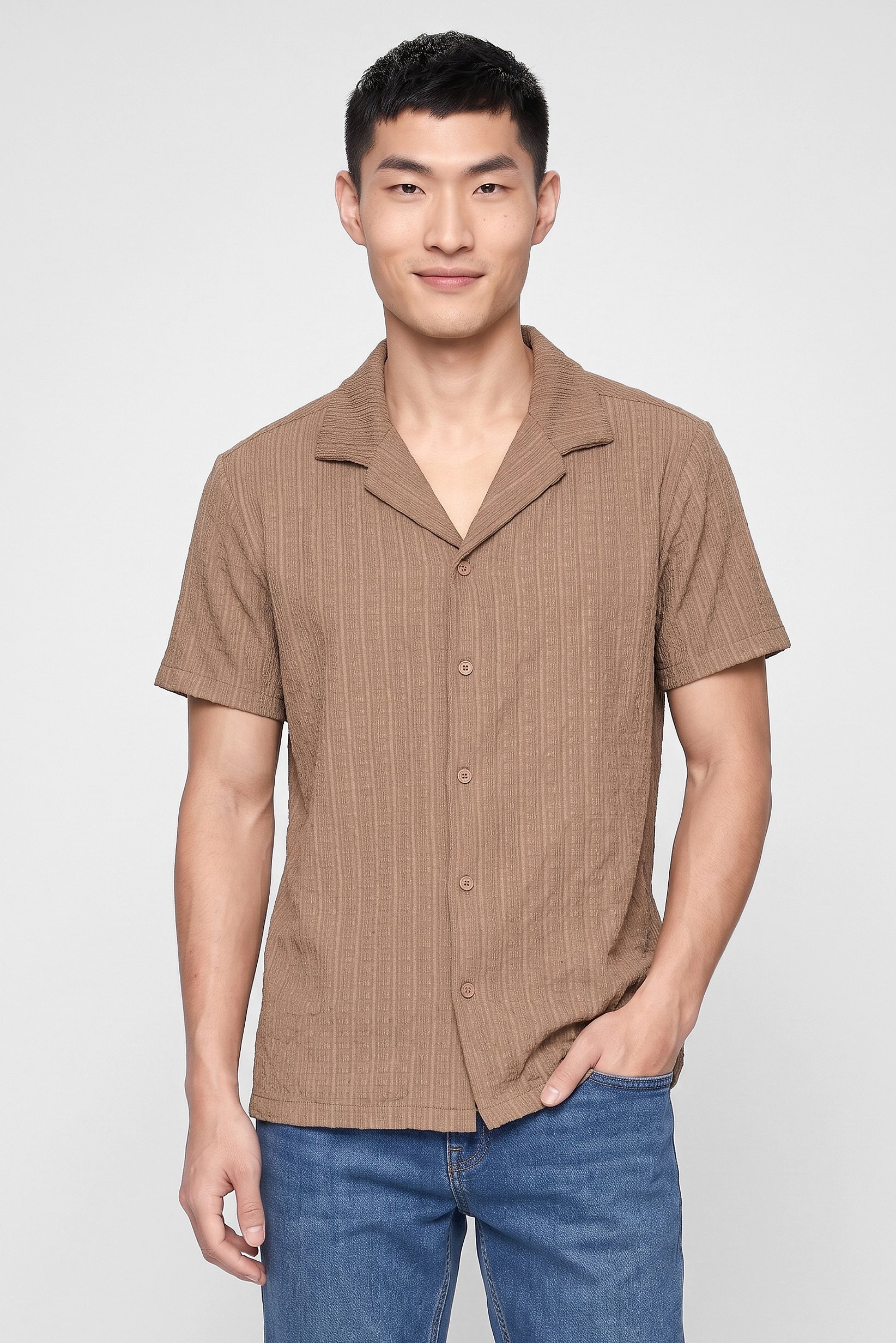Men Regular Fit Spread Collar Short Sleeve Textured Casual Shirt, Tan