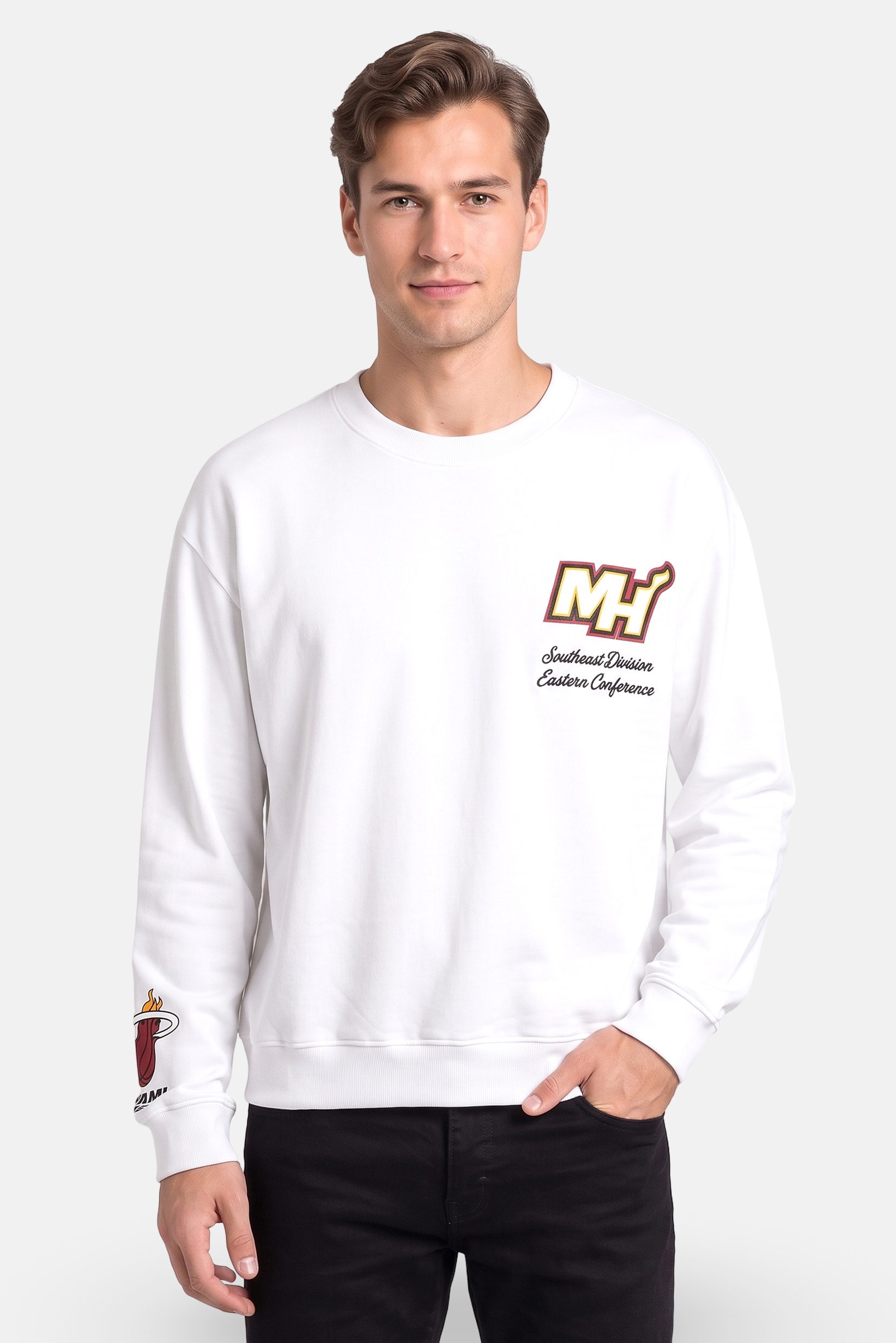 Men Sportswear Fit Long Sleeve Outdoor Sweatshirt, White