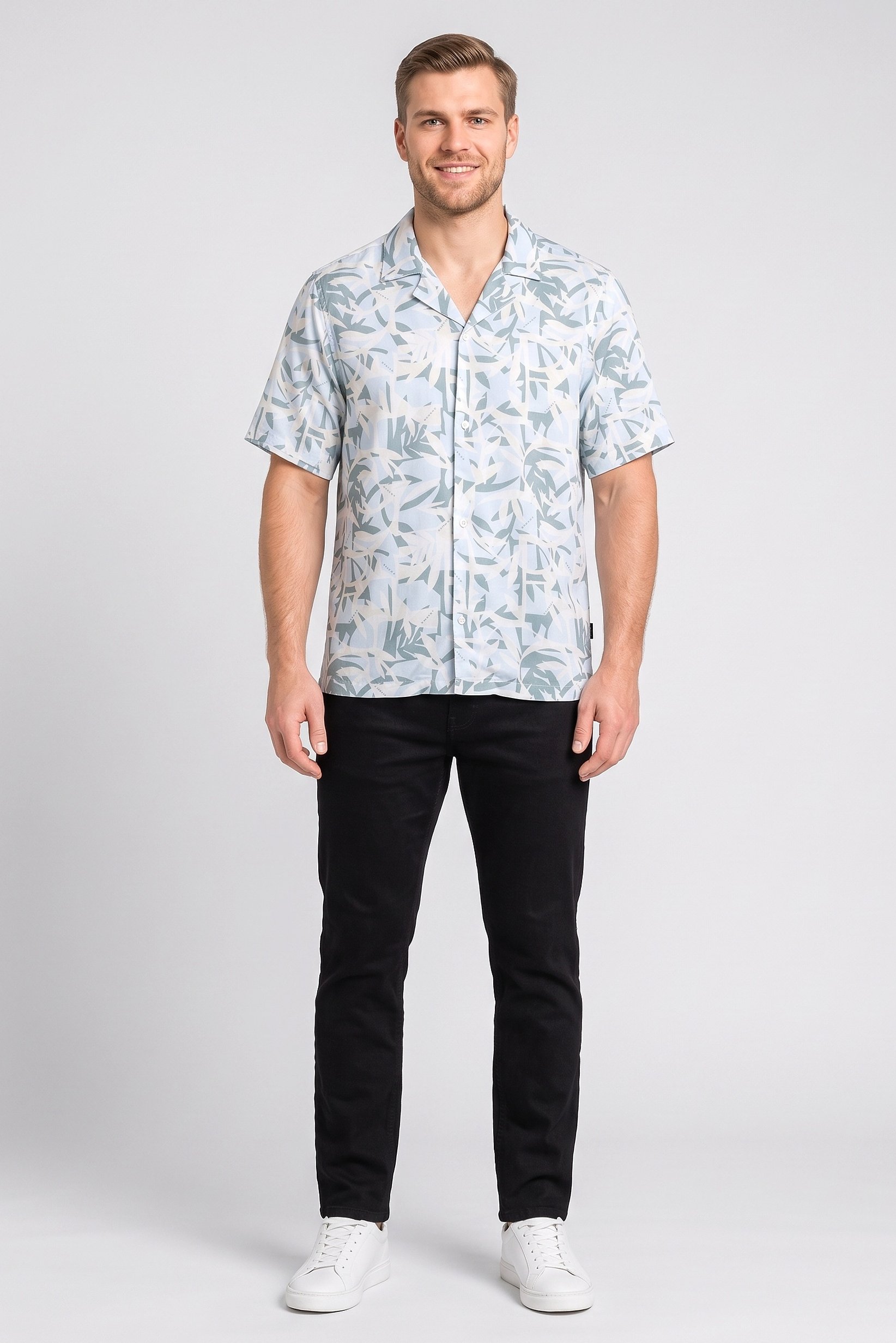 Men Regular Fit Short Sleeve Allover Print Casual Shirt, Multicolor