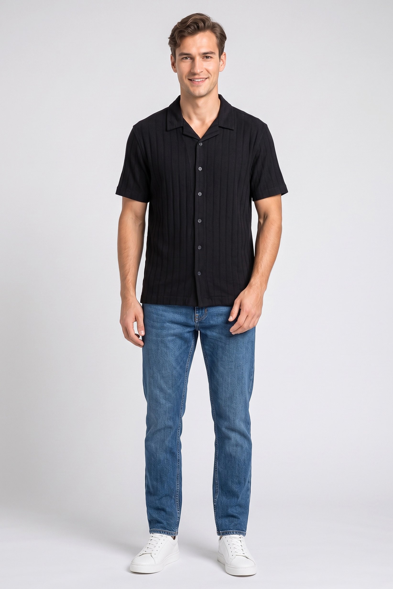 Men Regular Fit Plain Short Sleeve Casual Shirt, Black