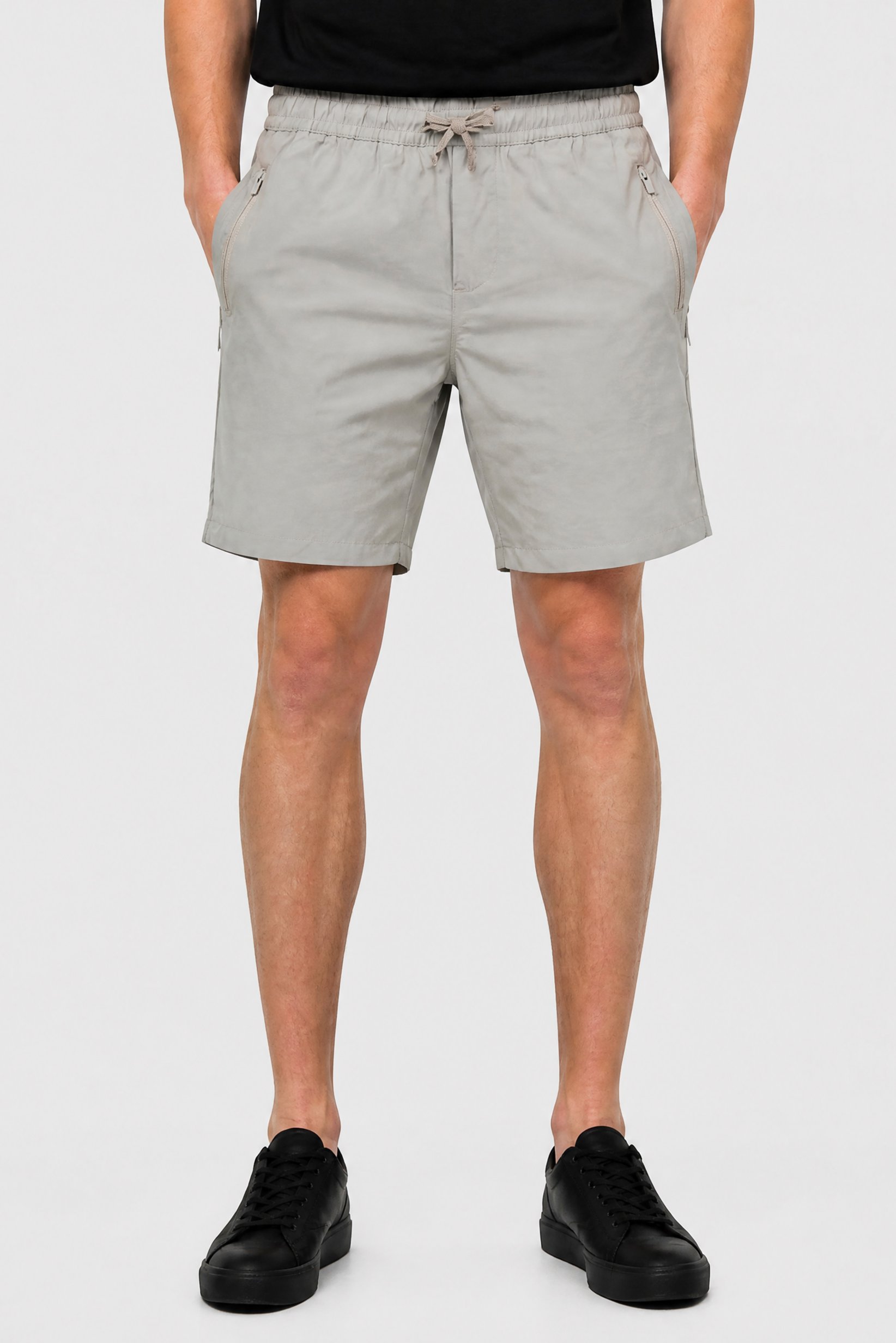 Men Solid Basic Shorts, Grey