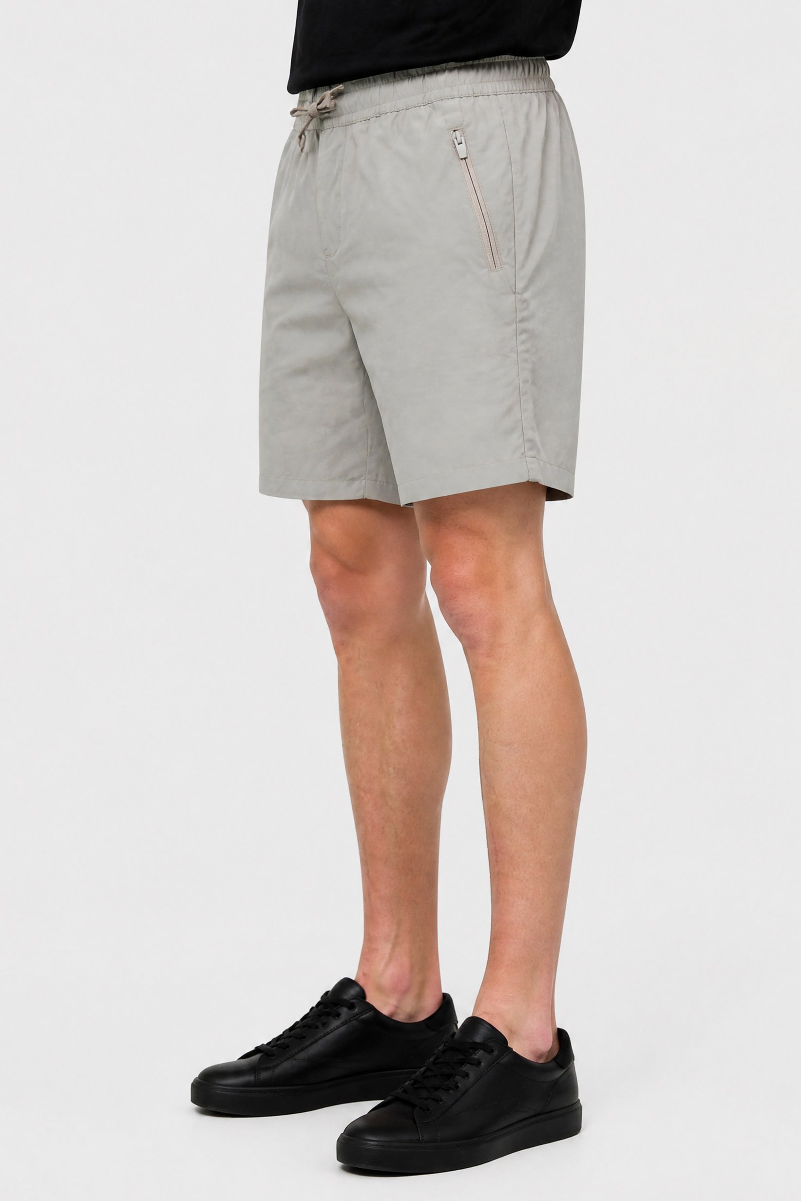 Men Solid Basic Shorts, Grey