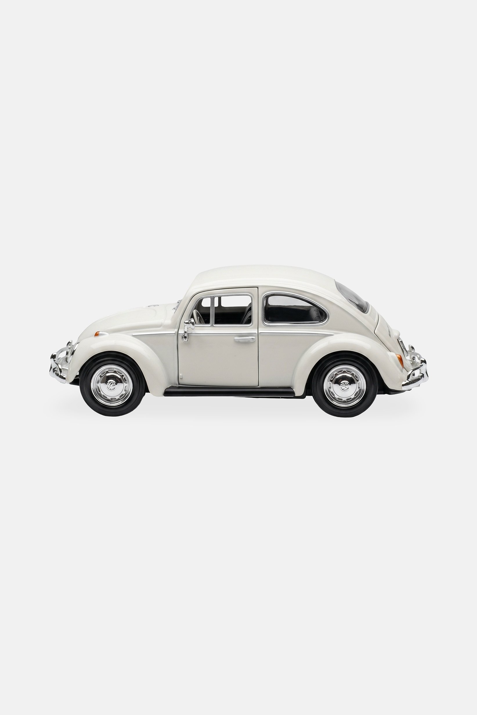 James Bond 1966 Volkswagen Beetle 124 Scale Model, White