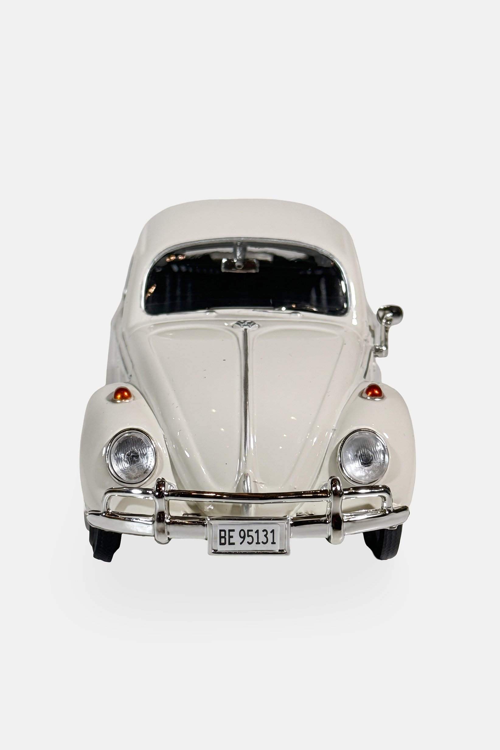 James Bond 1966 Volkswagen Beetle 124 Scale Model, White