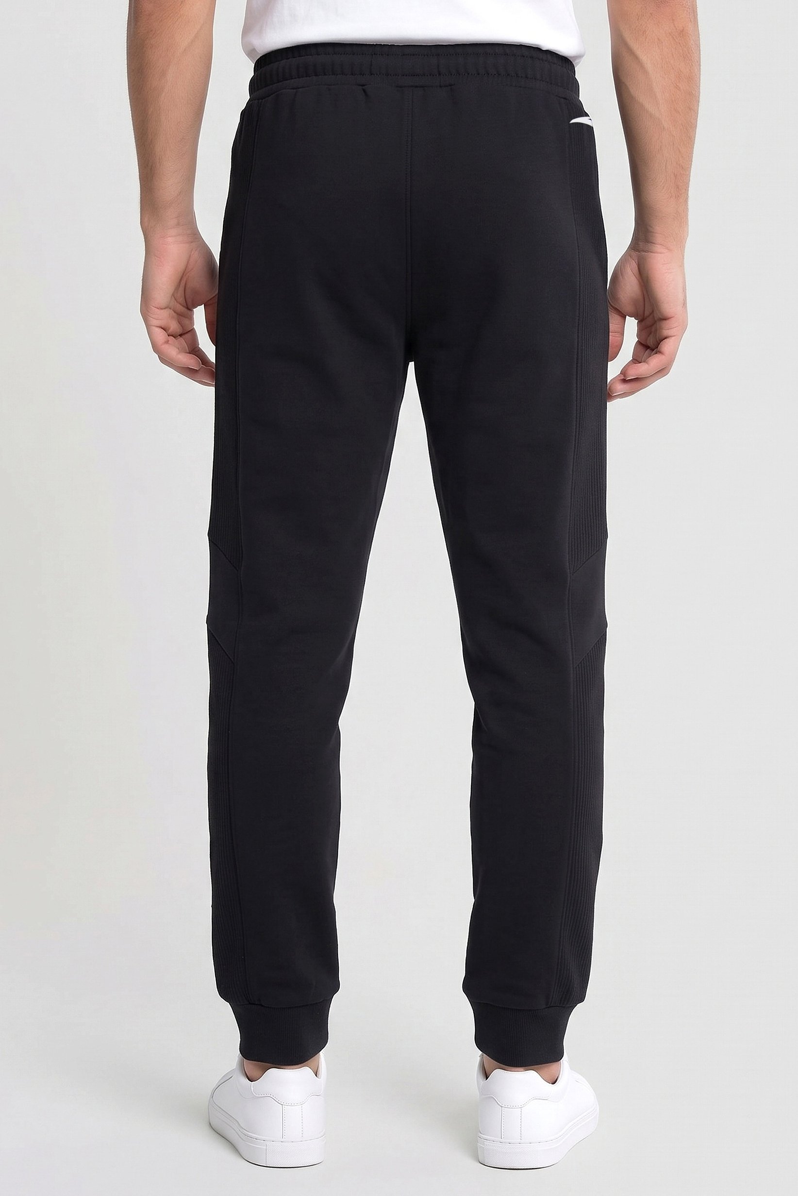Men Relaxed Fit Outdoor Sweatpants, Black