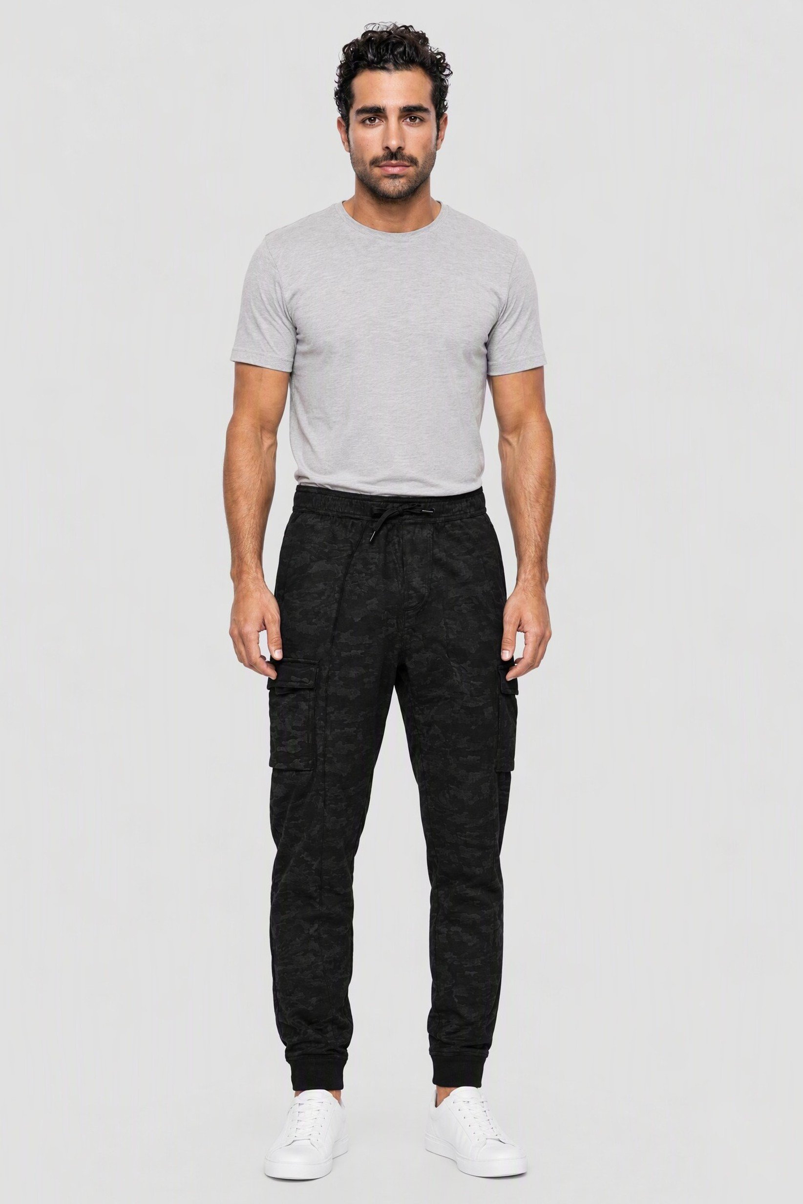 Men Regular Fit Camouflage Cargo Pants, Black
