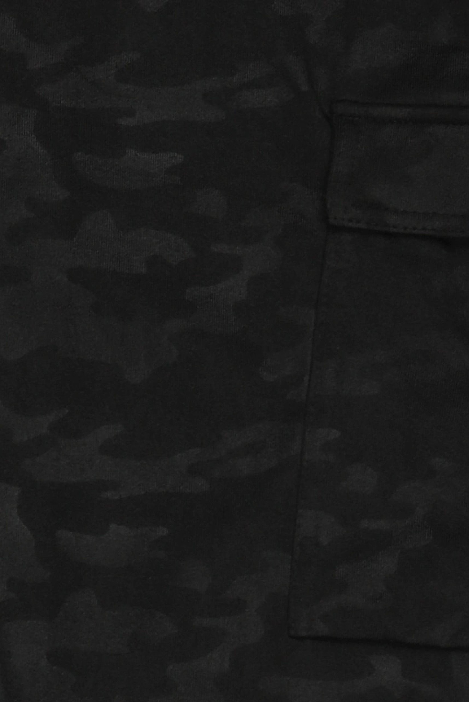 Men Regular Fit Camouflage Cargo Pants, Black