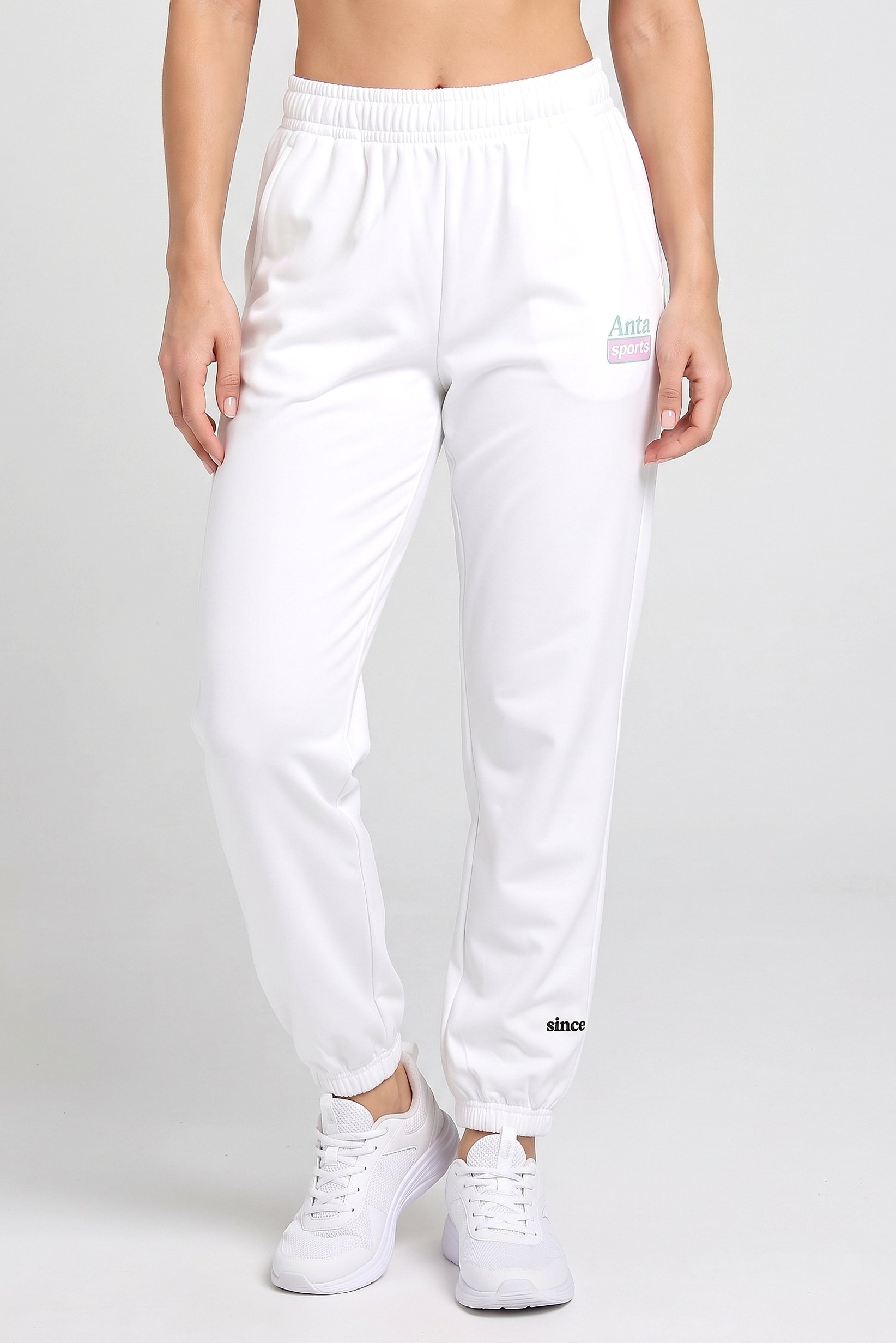 Women Relax Fit Outdoor Sweatpants, White