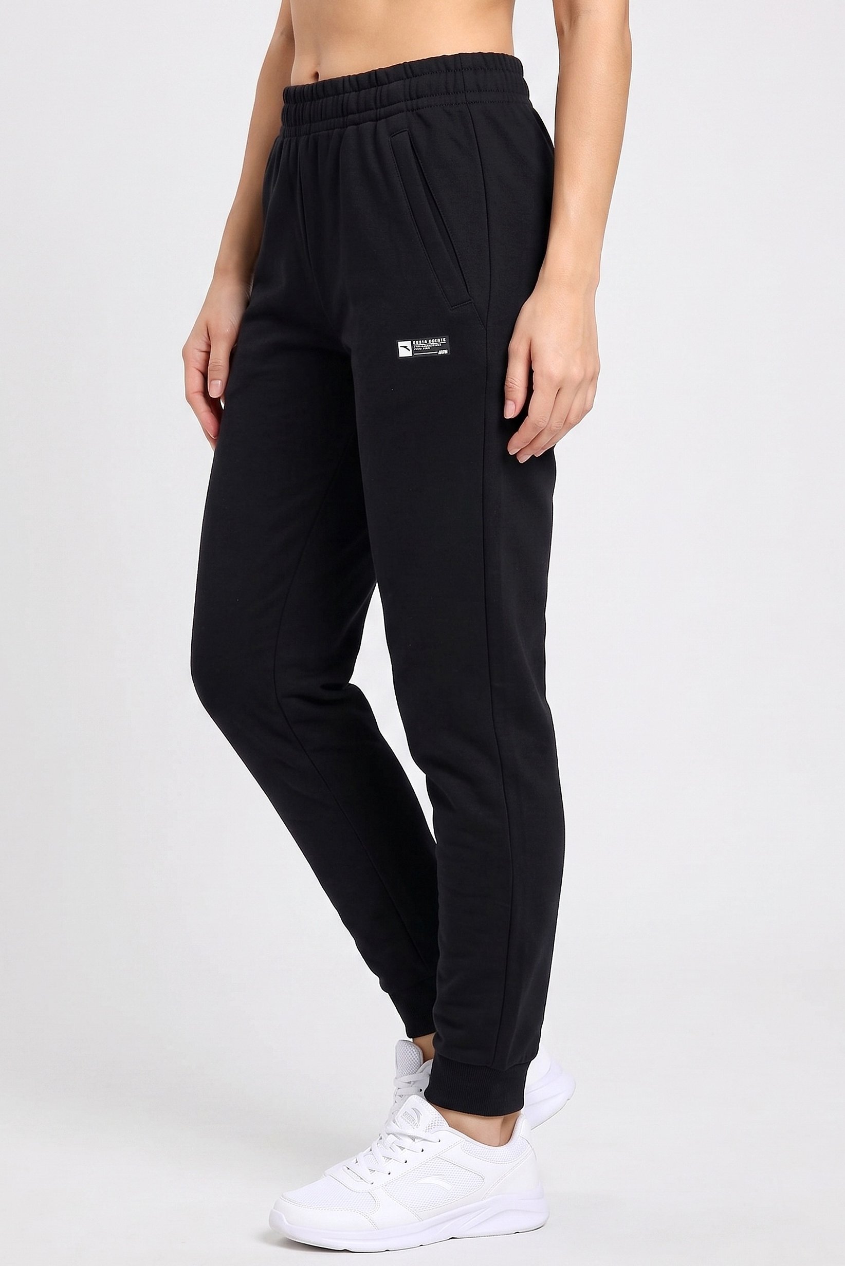 Women Regular Fit Outdoor Sweatpants, Black