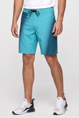 Men Regular Fit 18 Inseam Training Shorts, Multicolor