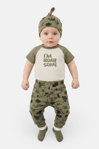 Toddlers Boy 4 Pcs Graphic Print Bodysuit And Pants With Beanie And Socks Set, Multicolor