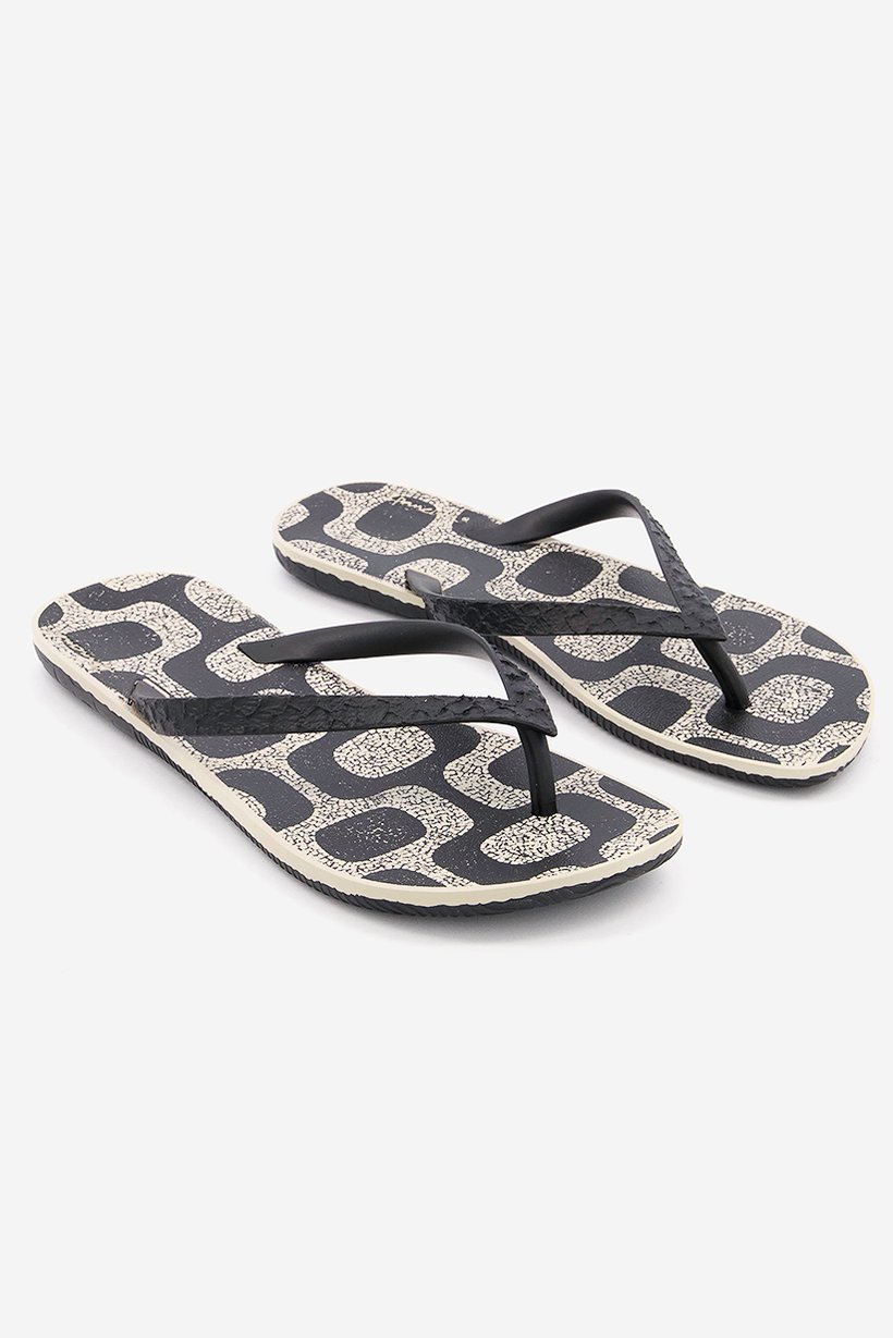 Men Printed Classic Slip On Slippers, Beige/Black