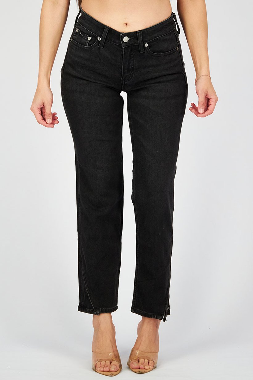 Calvin Klein Jeans Women Slim Fit Stretchable Jeans, Black