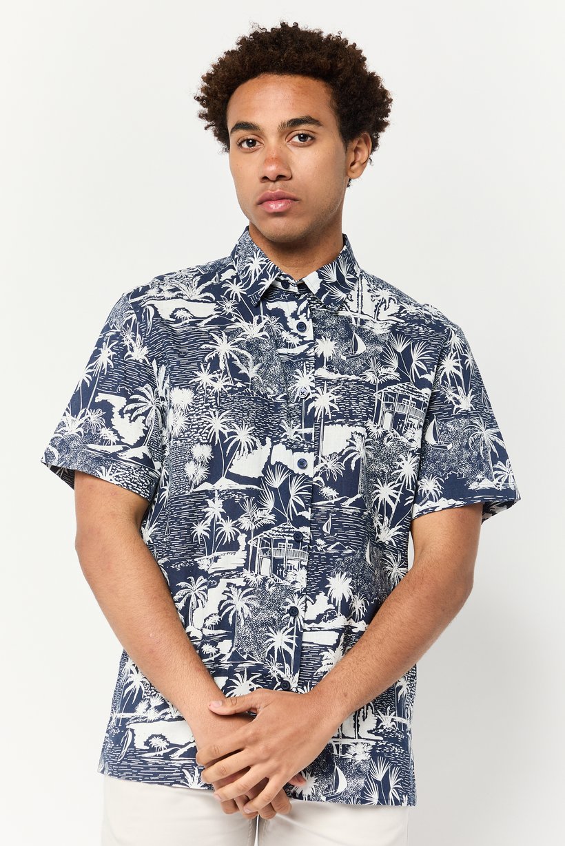 men Regular Fit Short Sleeves Graphic Pint Casual Shirt, Multicolor