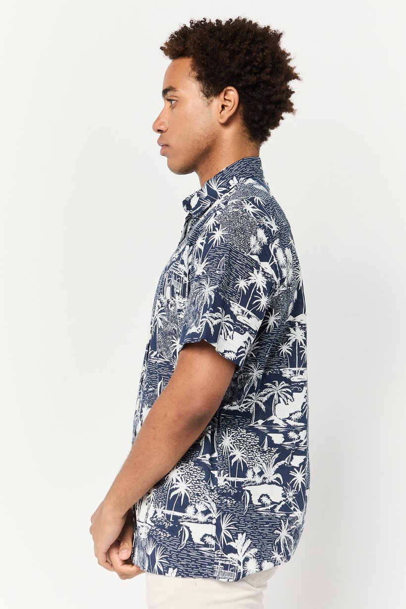 men Regular Fit Short Sleeves Graphic Pint Casual Shirt, Multicolor