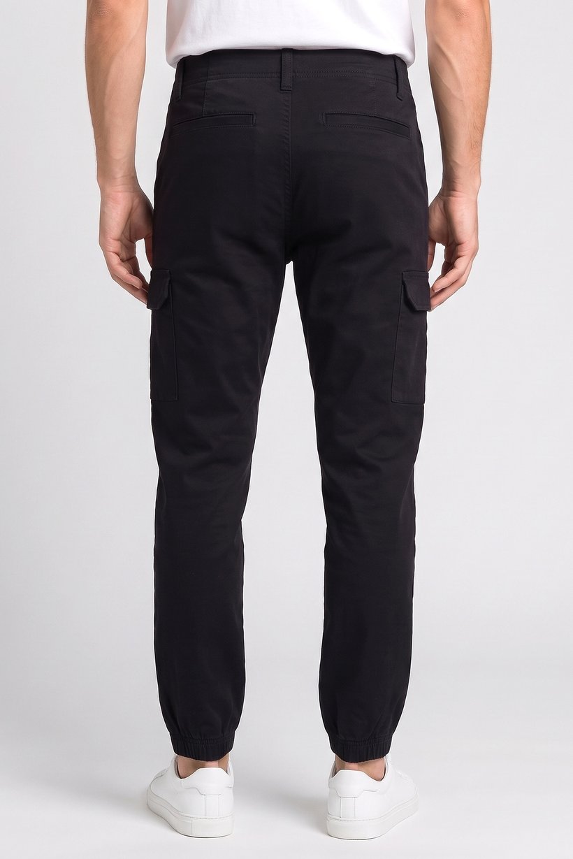 Men Regular Fit Plain Cargo Pants, Black