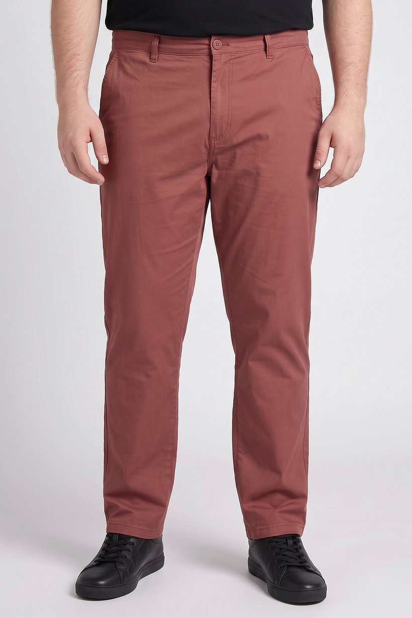 Men Straight Fit Solid Chino Pants, Maroon