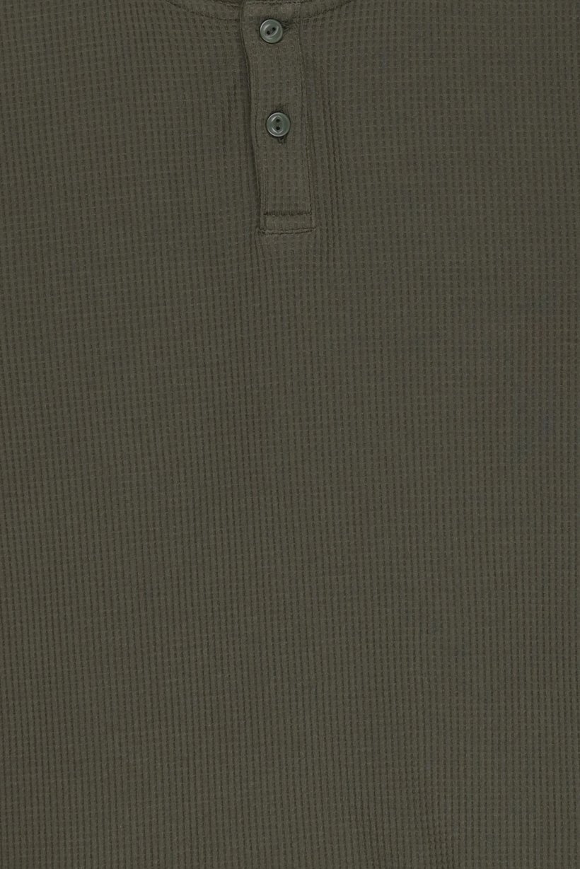 Men Henley Neck Long Sleeves Textured T-Shirt, Green