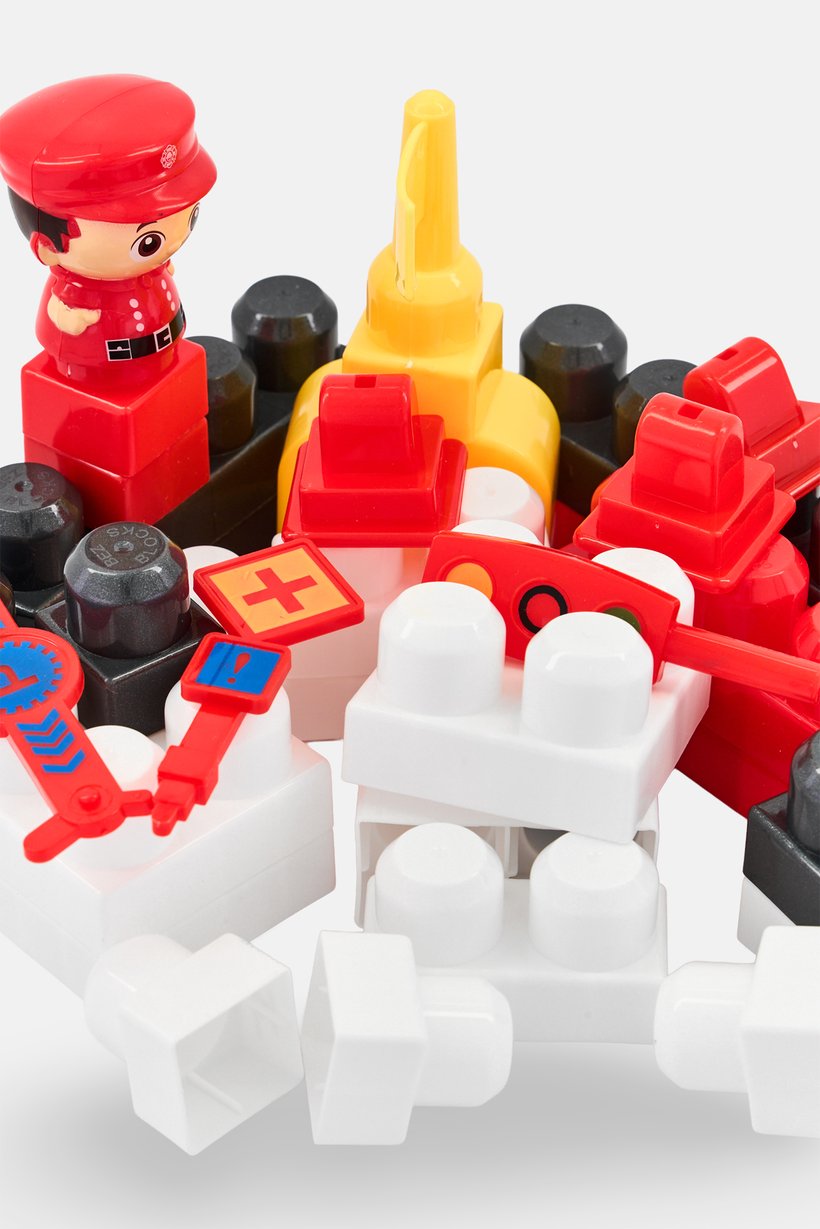 Travel Bucket With Interactive Building Blocks