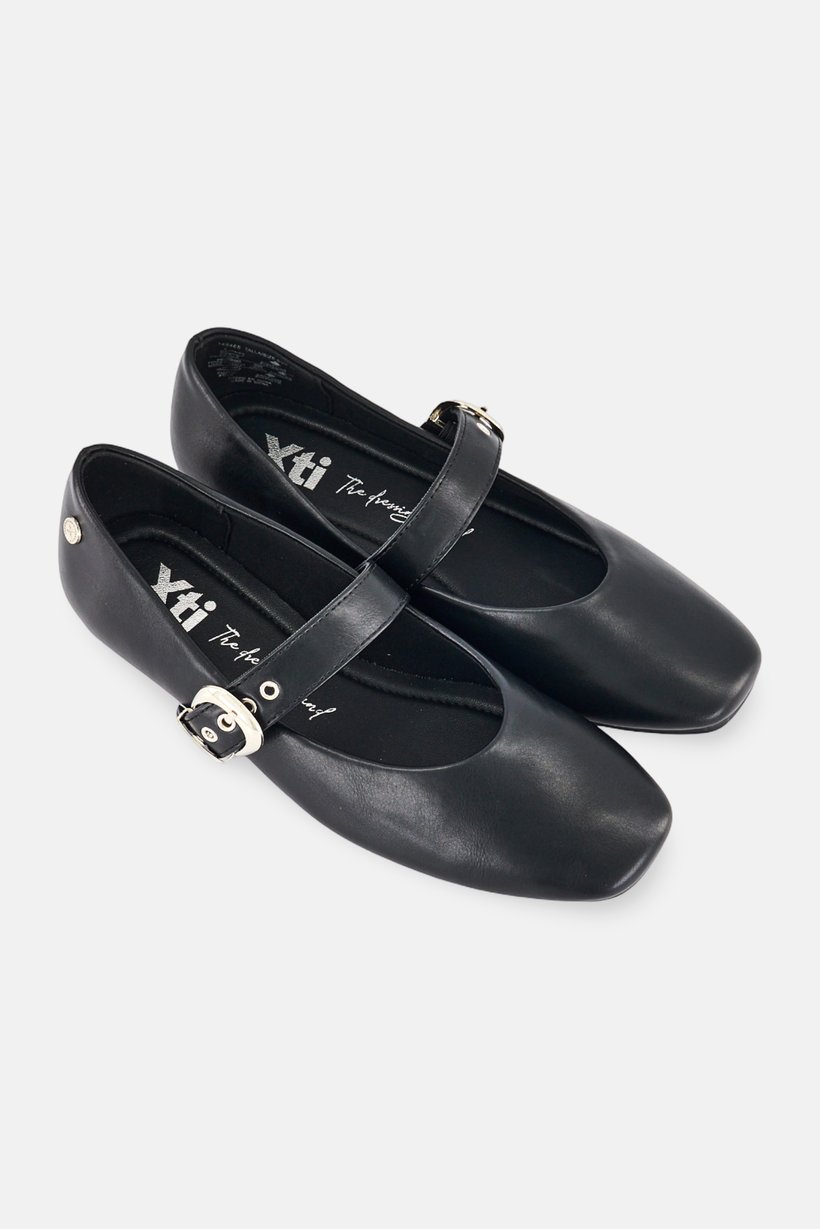 Women Adjustable Buckle Flats, Black