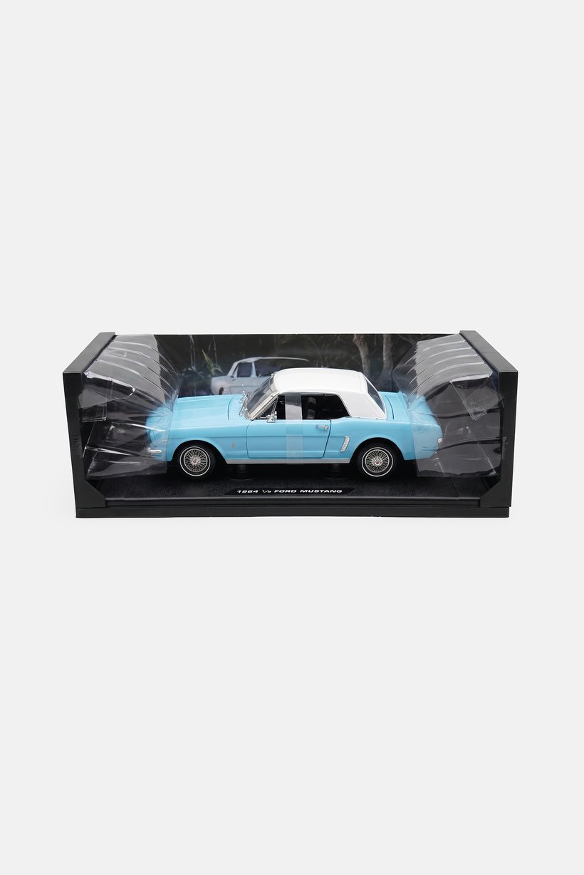 James Bond 1964 1/2 Ford Mustang 1/24 DIECAST Model Car, Blue
