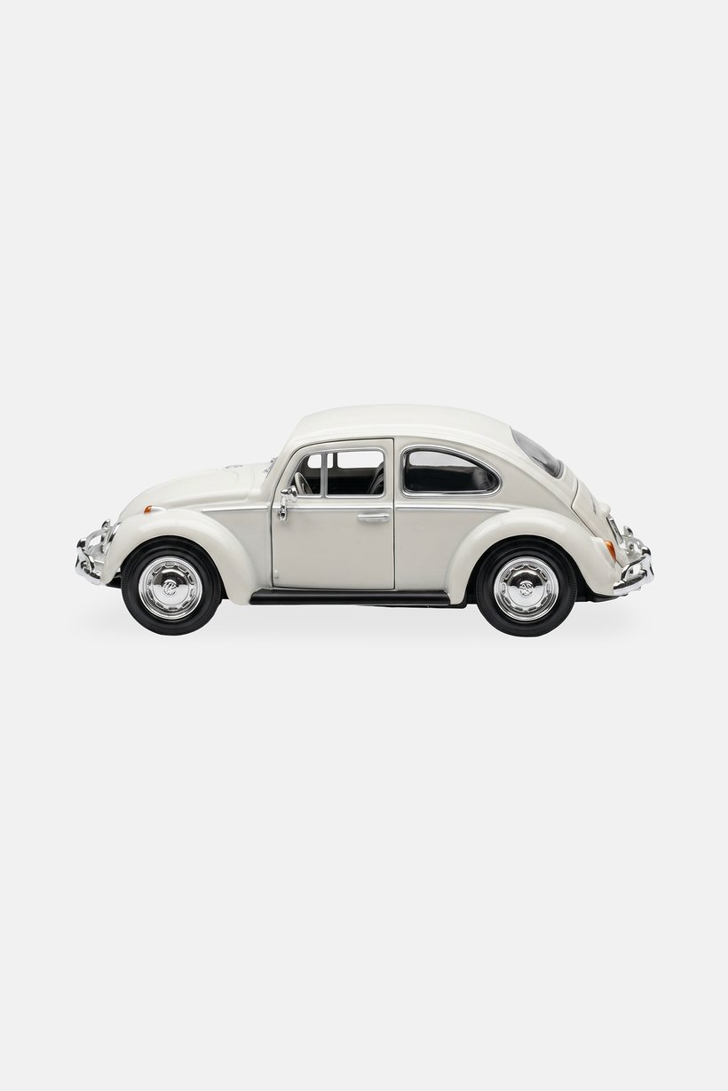 James Bond 1966 Volkswagen Beetle 124 Scale Model, White