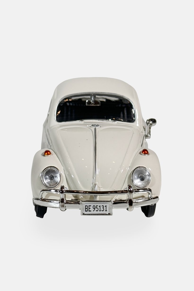 James Bond 1966 Volkswagen Beetle 124 Scale Model, White